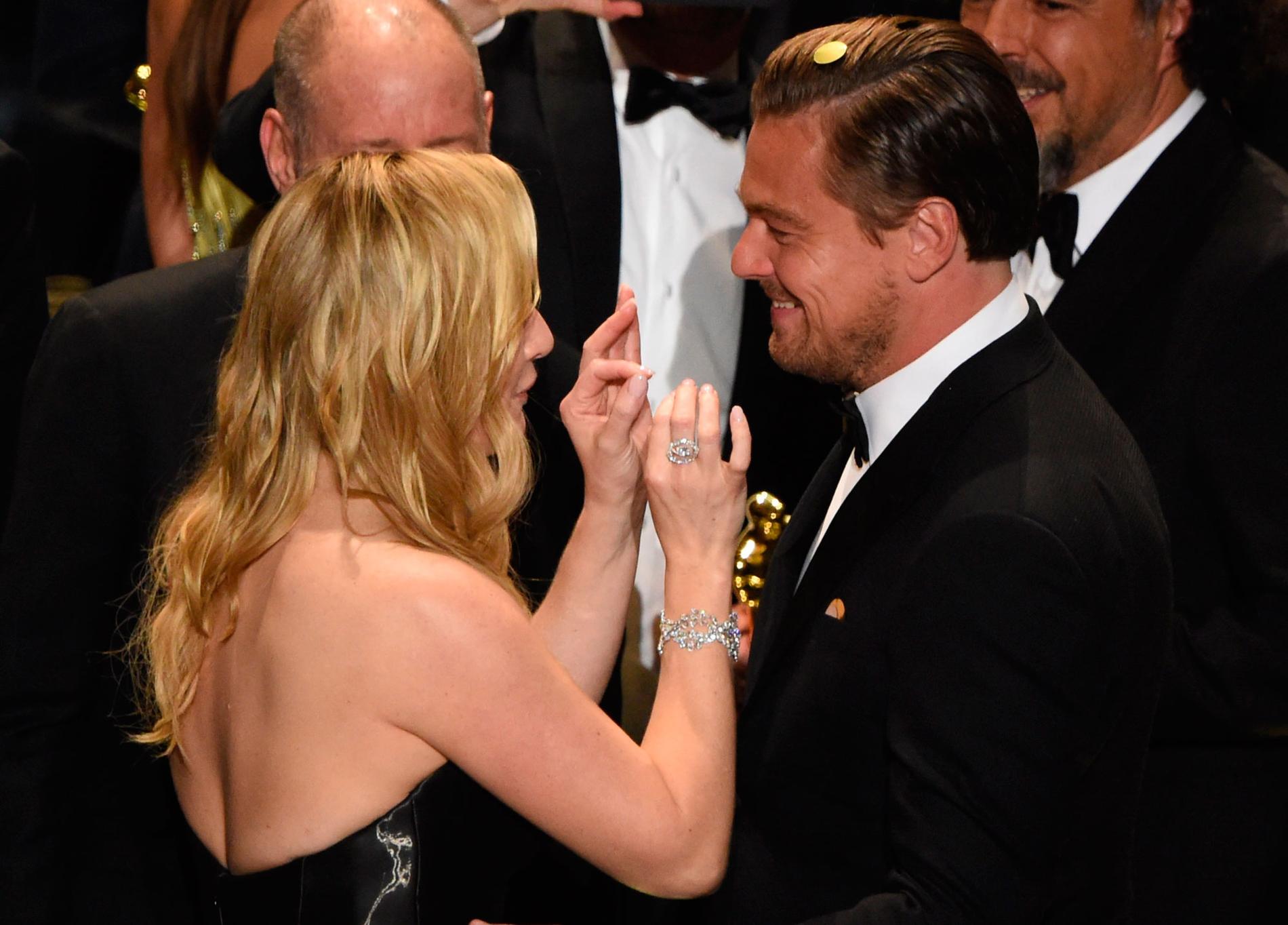 Ingen var gladare än Kate Winslet över att Leonardo DiCaprio äntligen fick sin guldgosse.