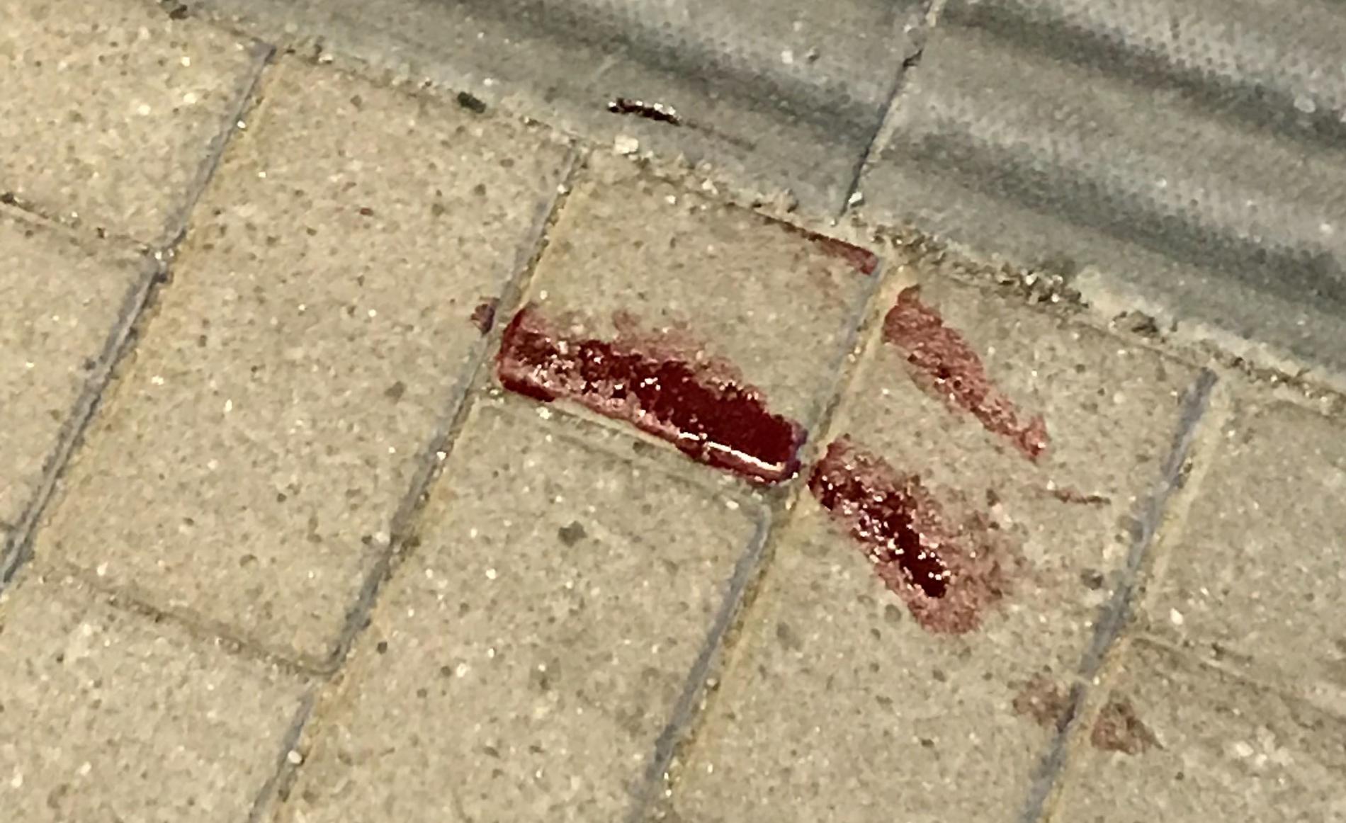 Blodspår på Gullmarsplans tunnelbanestation. 