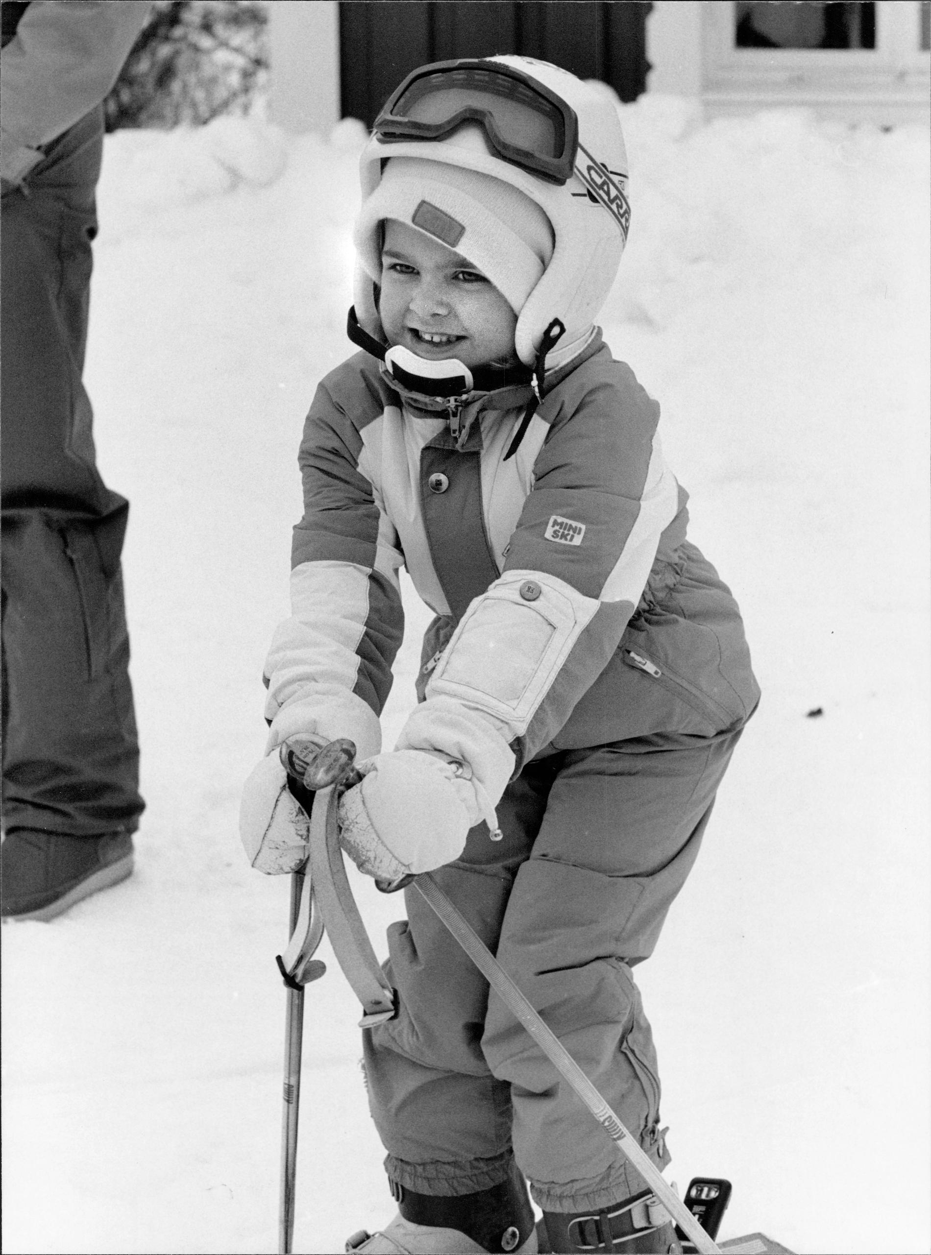Prinsessan Madeleine åker skidor 1987.
