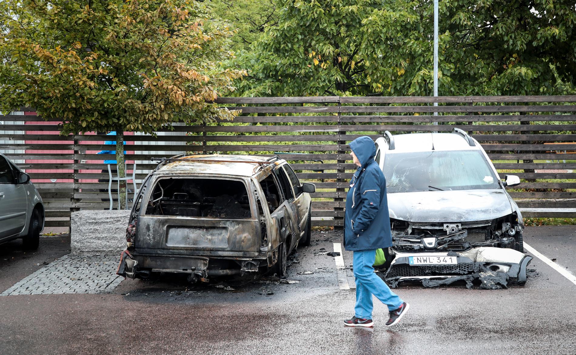 Utbrända bilar i stadsdelen Frölunda i Göteborg i augusti. Arkivbild.