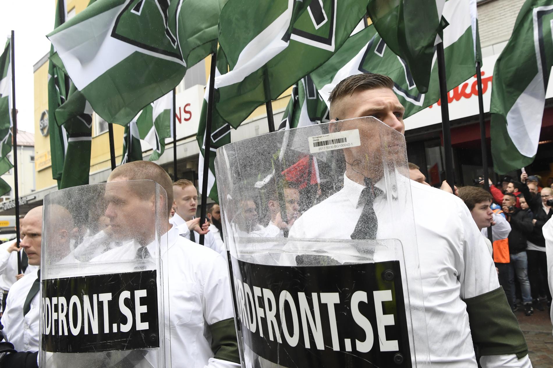 NMR-medlemmar vid demonstrationen i Ludvika 1 maj förra året. Arkivbild.