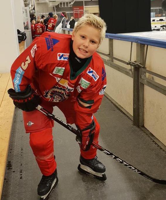 Henrik i samband med hockeymatch.