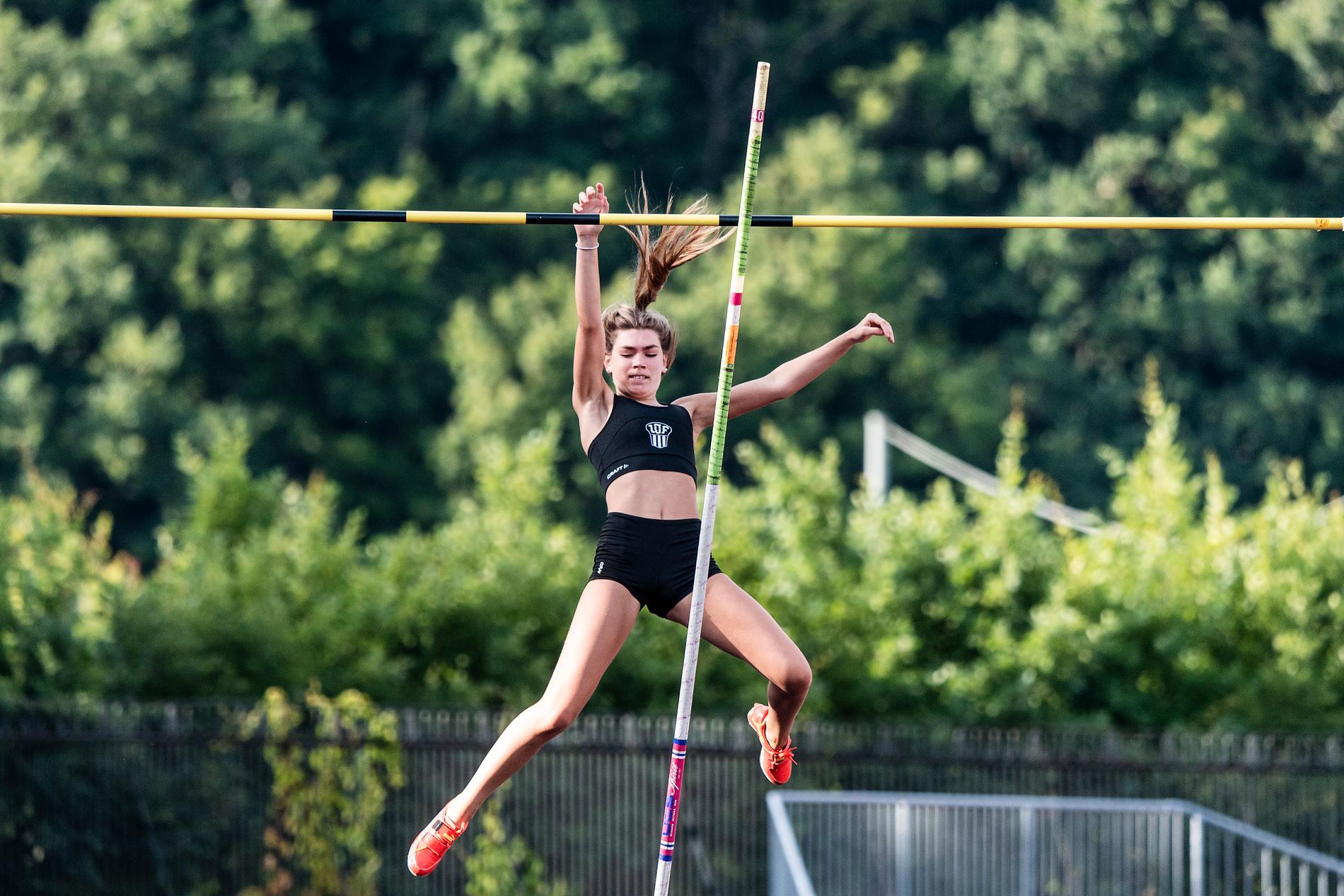 17-åriga Johanna Duplantis satte personligt rekord (3,78) under lag-SM.