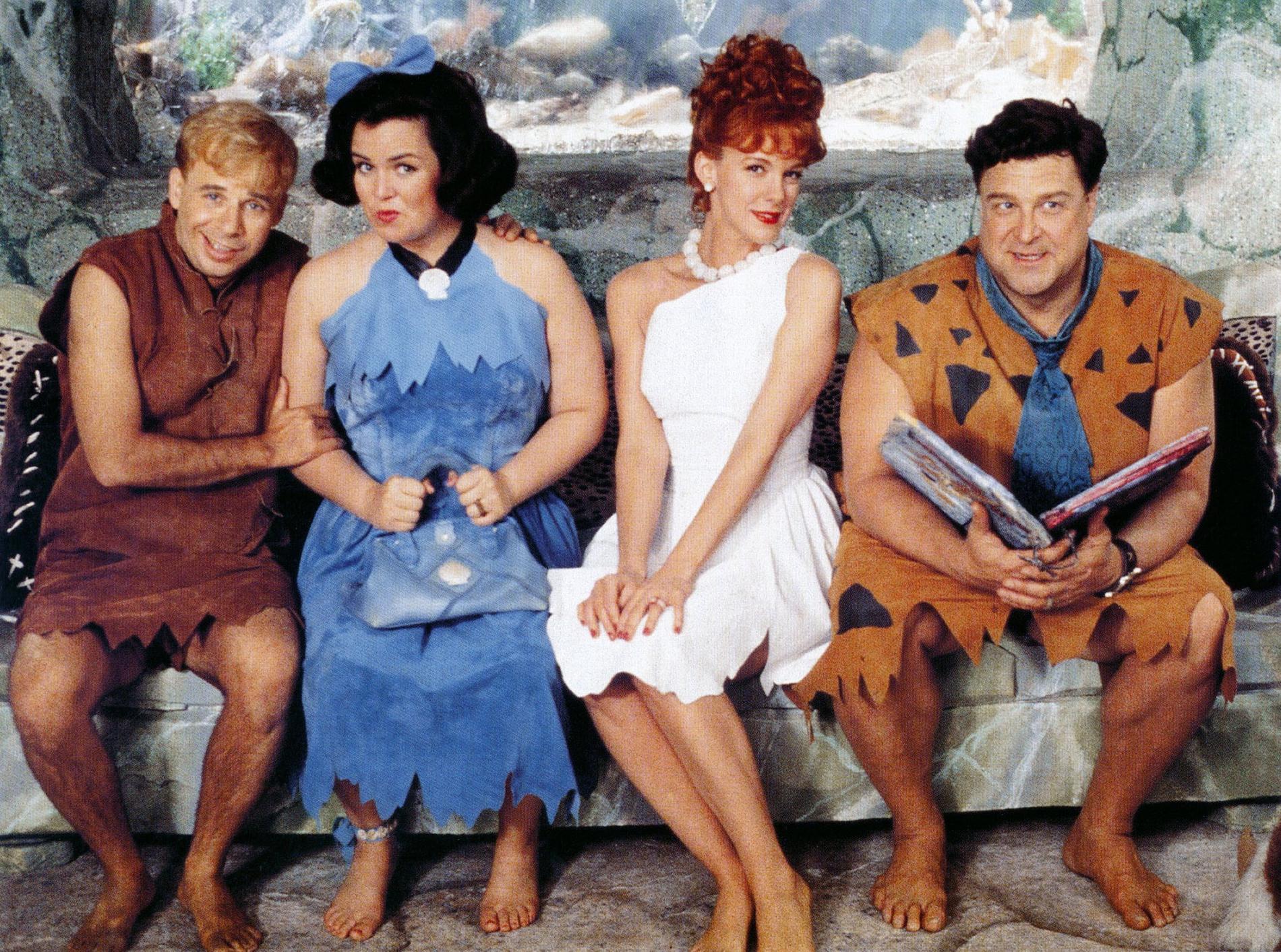 Rick Moranis, Rosie O’Donnell, Elizabeth Perkins och John Goodman i ”The Flintstones” (1994). 