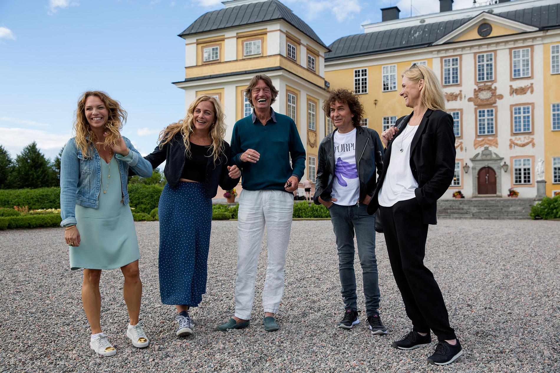 Stjärnorna på slottet 2016: Sofia Ledarp, Lia Boysen, Johannes Brost, Magnus Uggla och Gunnel Fred.