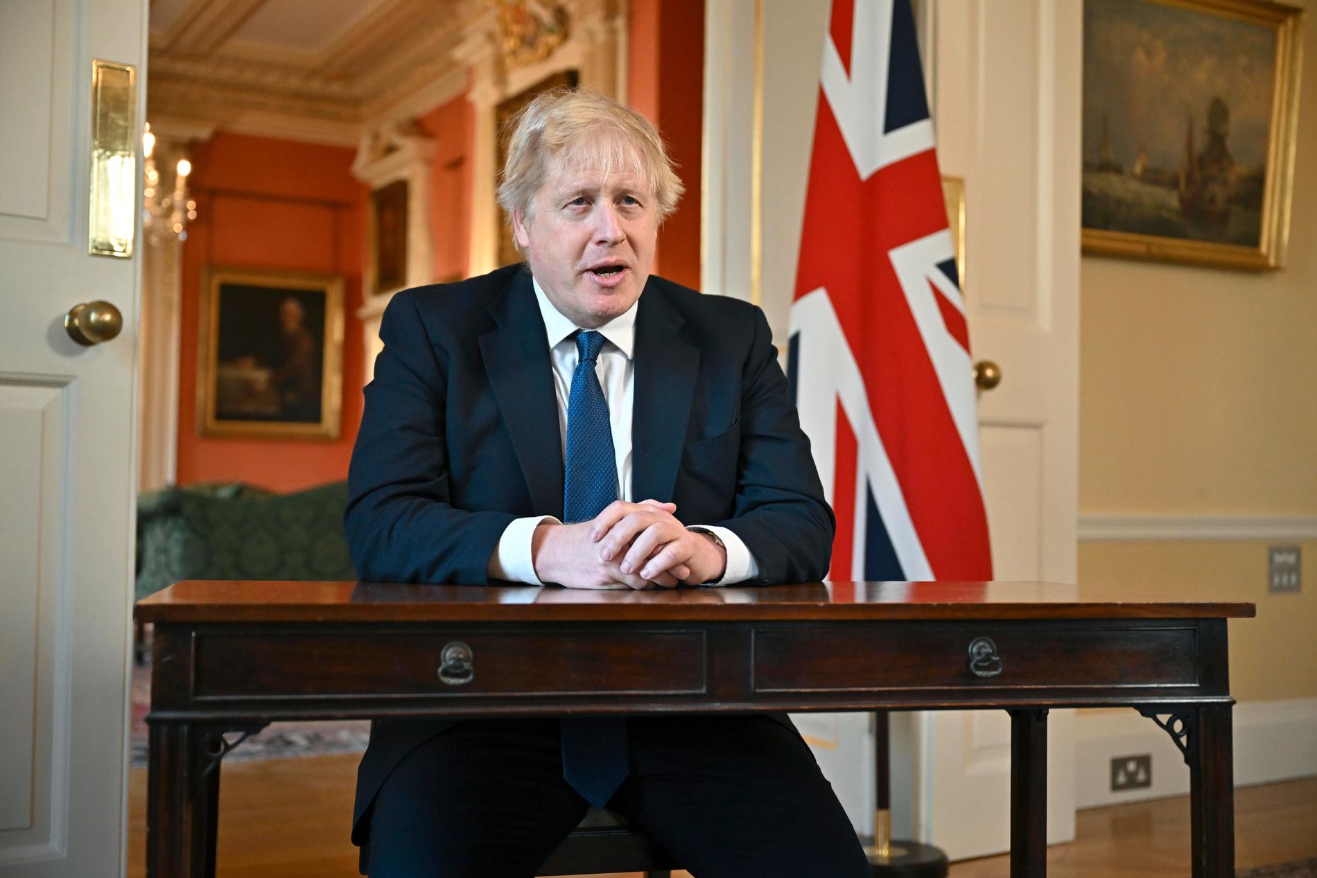 Storbritanniens premiärminister Boris Johnson kallar i ett tv-sänt tal Putin för en "diktator" som aldrig kommer att kunna trycka ned ukrainarnas nationalkänsla.