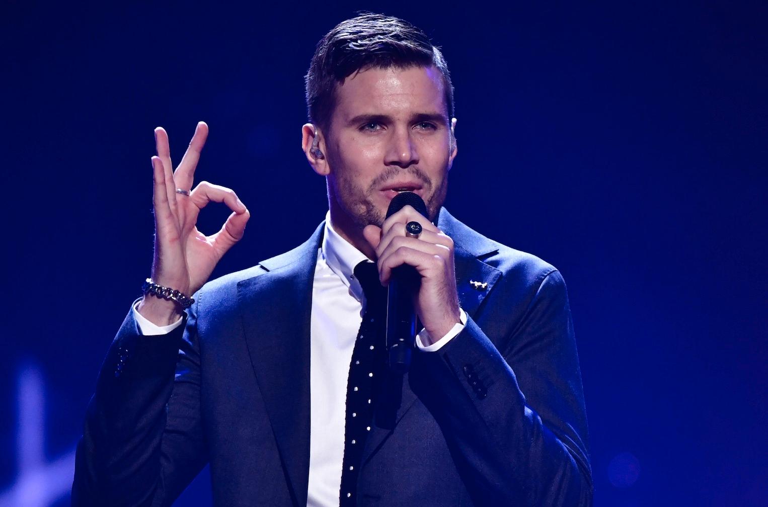 Robin Bengtsson tävlar i finalen i Melodifestivalen 2017, med låten ”I can't go on”.