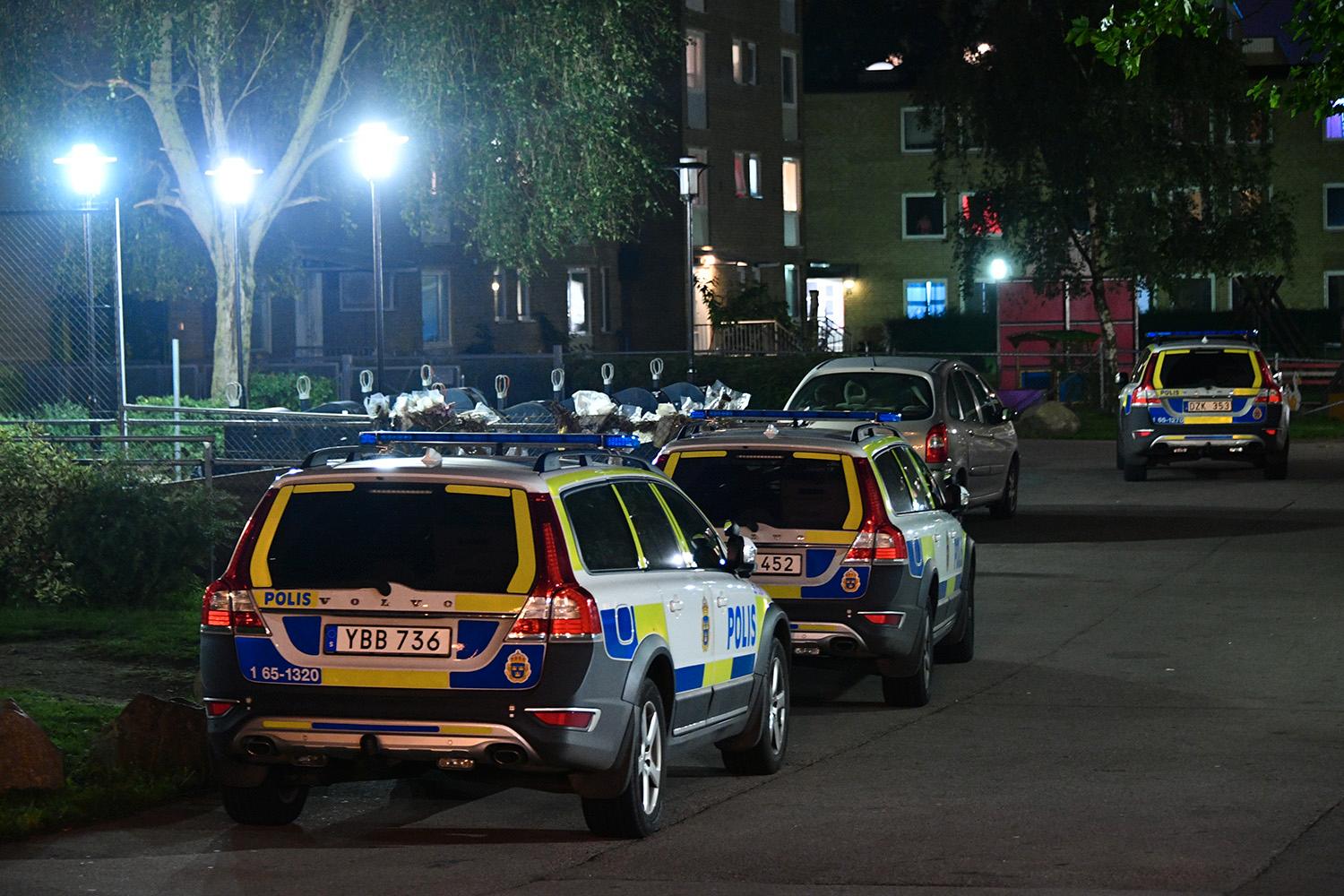 En person har blivit skjuten i Rosengård i Malmö.
