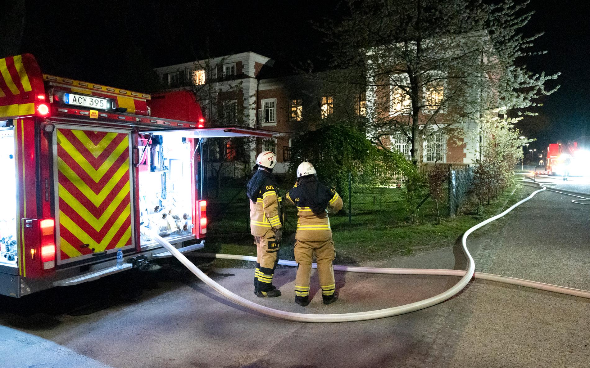 En skola i Lund började brinna under natten. Branden misstänks vara anlagd.