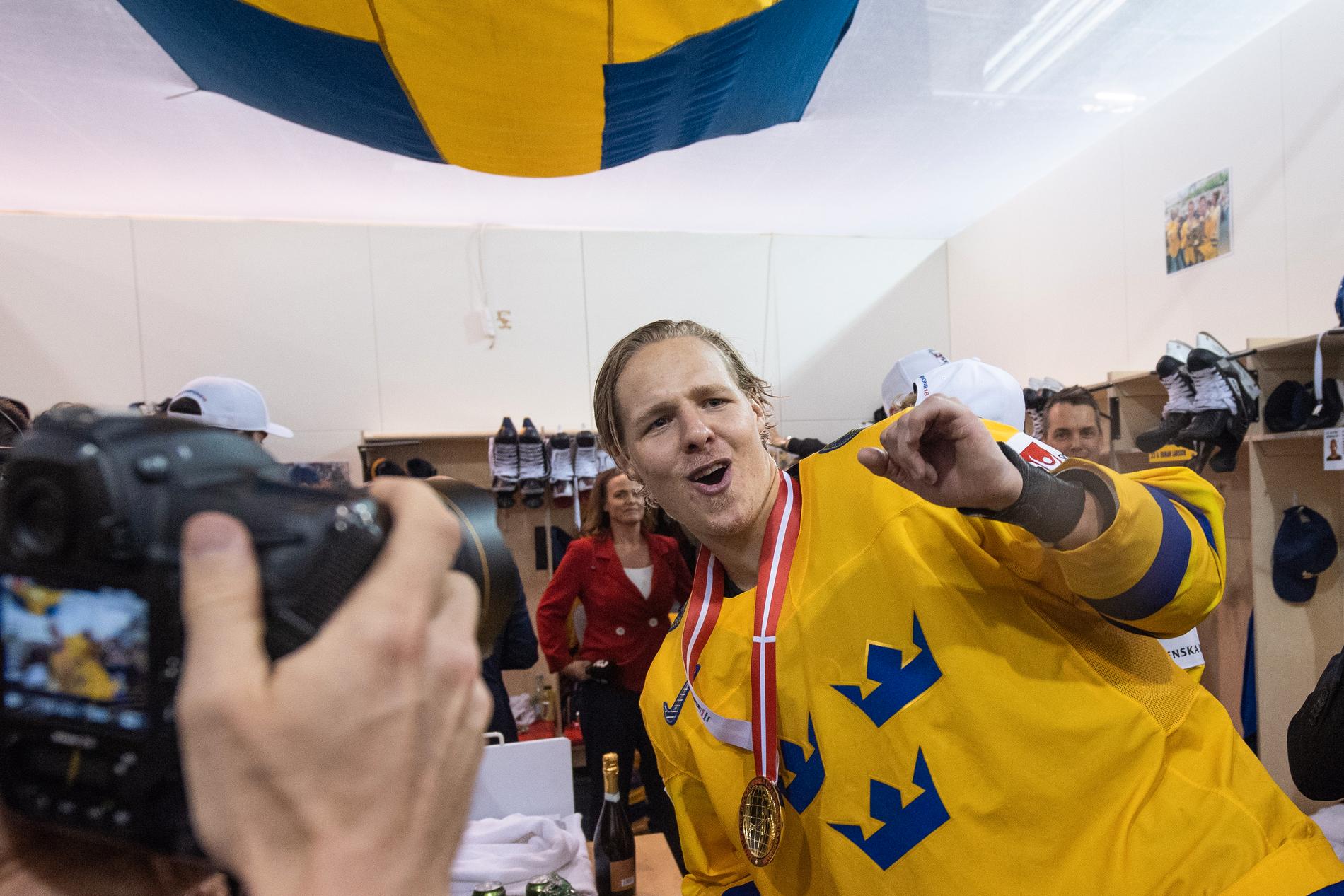 Hampus Lindholm efter VM-guldet 2018.