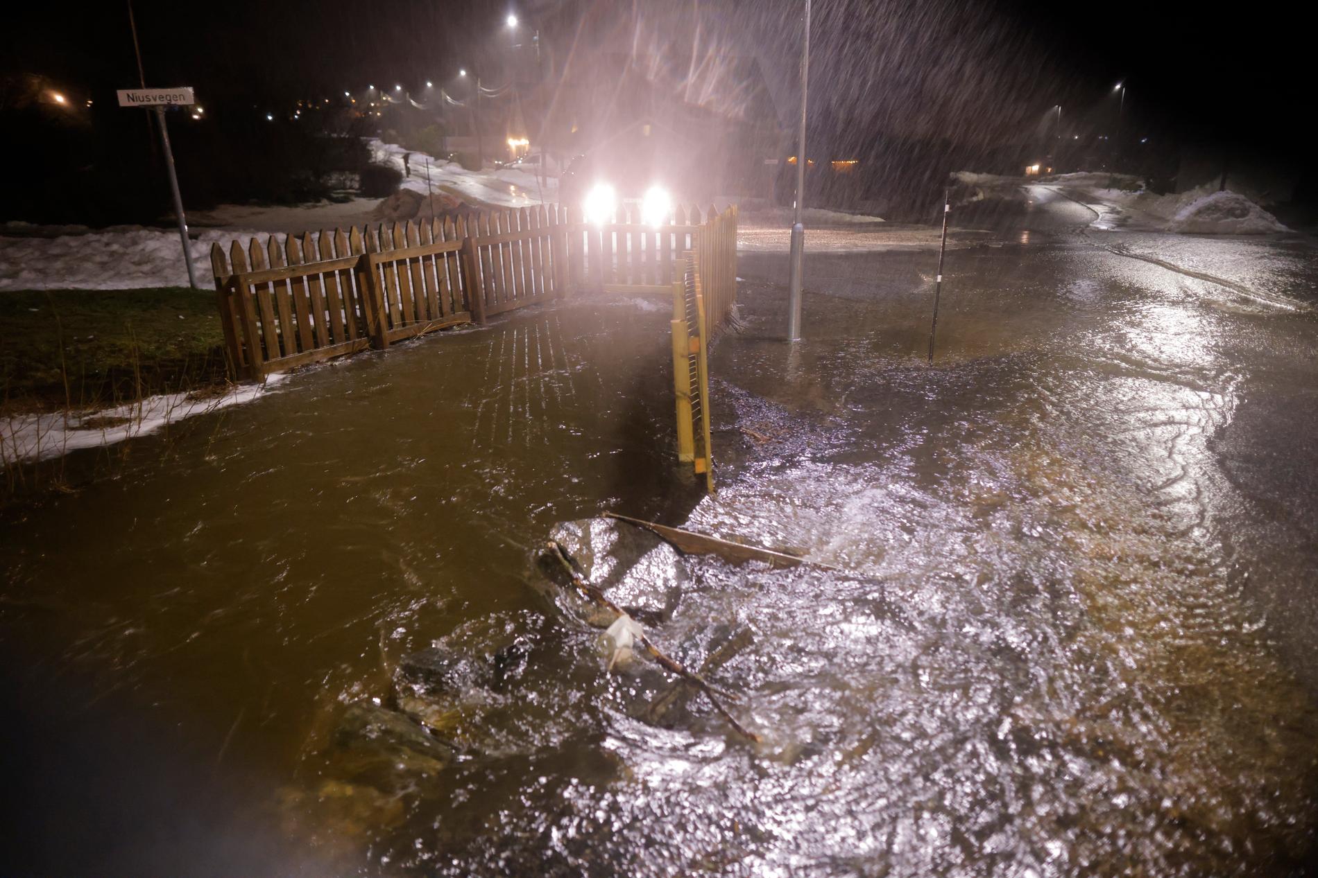 Stora översvämningar i norska Ålesund efter ovädret Gydas framfart. 