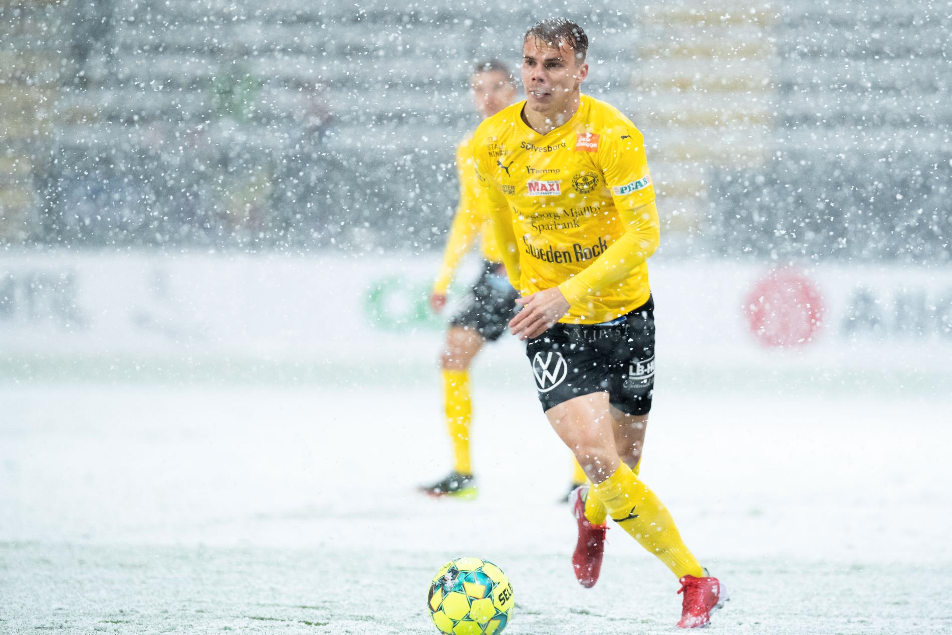 Det var snökaos under matchen mellan Östersund–Mjällby.