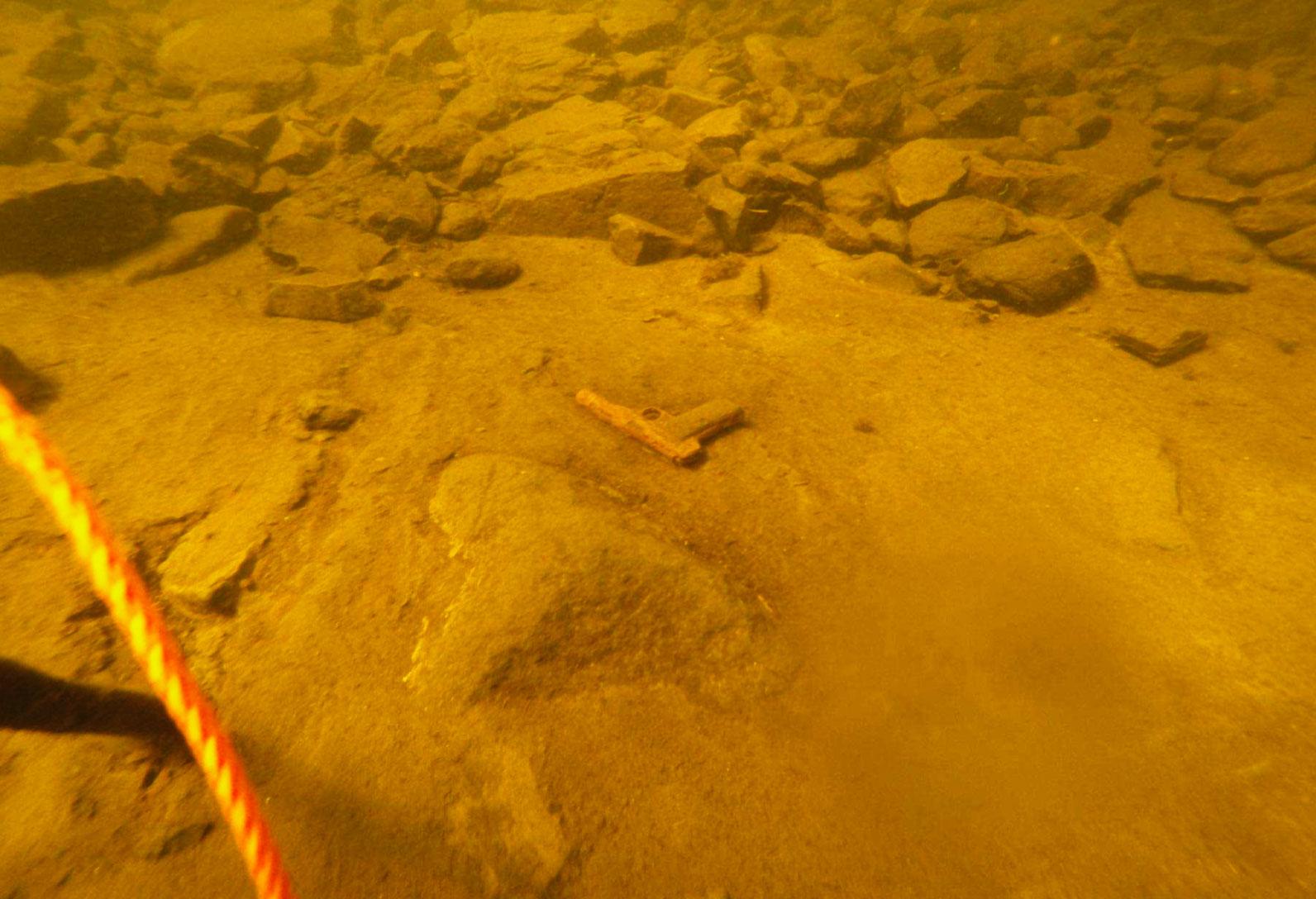 Den stulna pistolen hittades på botten av sjön Malgomaj i juni 2015.