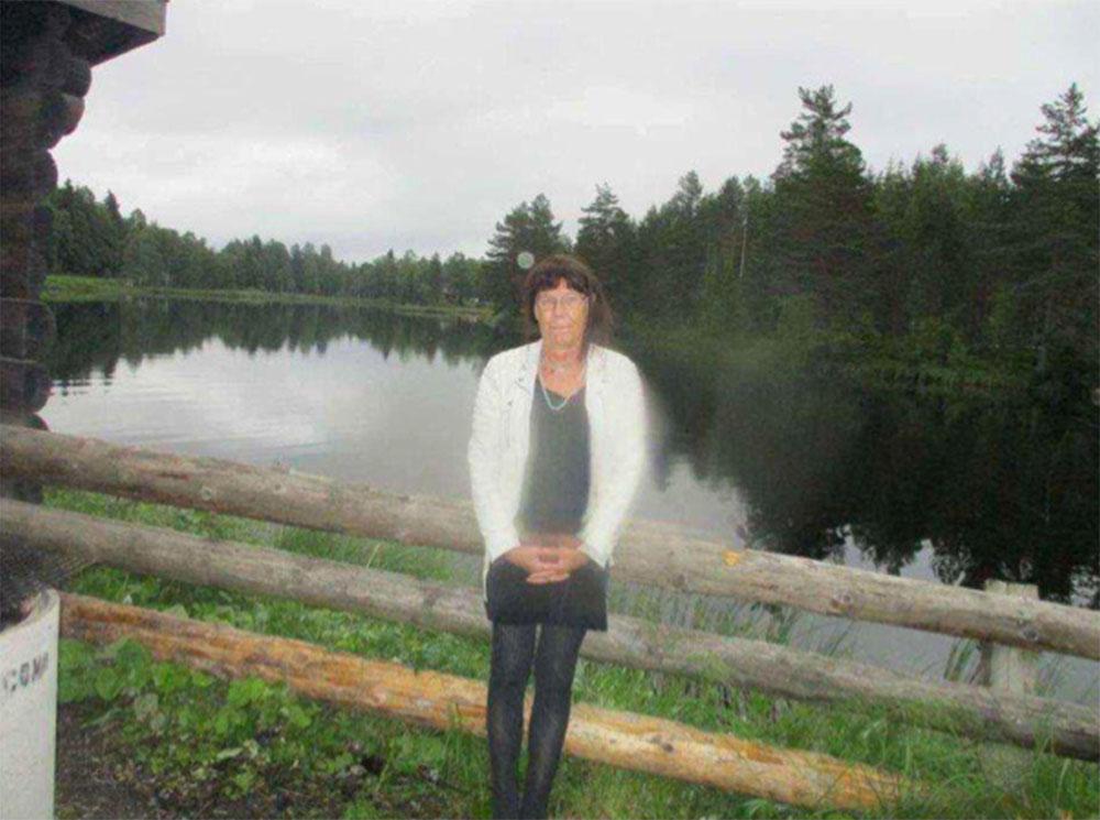SISTA BILDEN En av de misstänkta tog den här bilden på Madeleine vid en sjö. Kort därefter mördades hon med flera knivhugg.