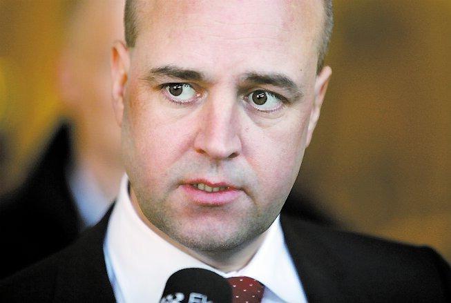 Statsministern rasade över SEB:s lönefest i går. ”Det är lite stötande för många”, sade Fredrik Reinfeldt.