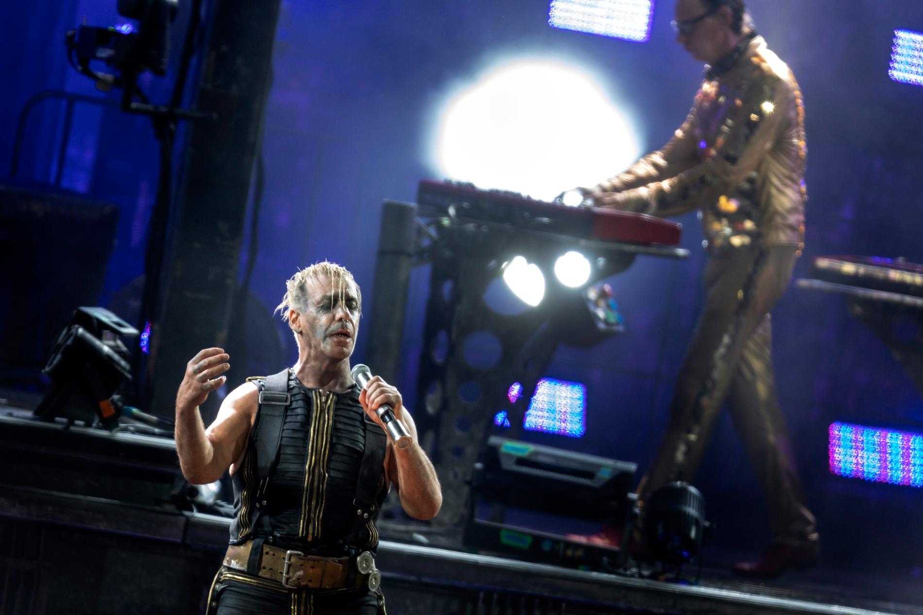 Rammsteins frontman Till Lindemann skippade mellansnack och lade i stället all krut på sin sånginsats.