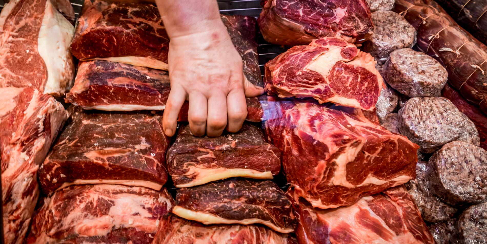 Enligt en granskning som Sveriges konsumenter gjort - då 15 restauranger i Luleå besöktes - hade endast en restaurang uppgifter om var köttet som serverades kom ifrån. 