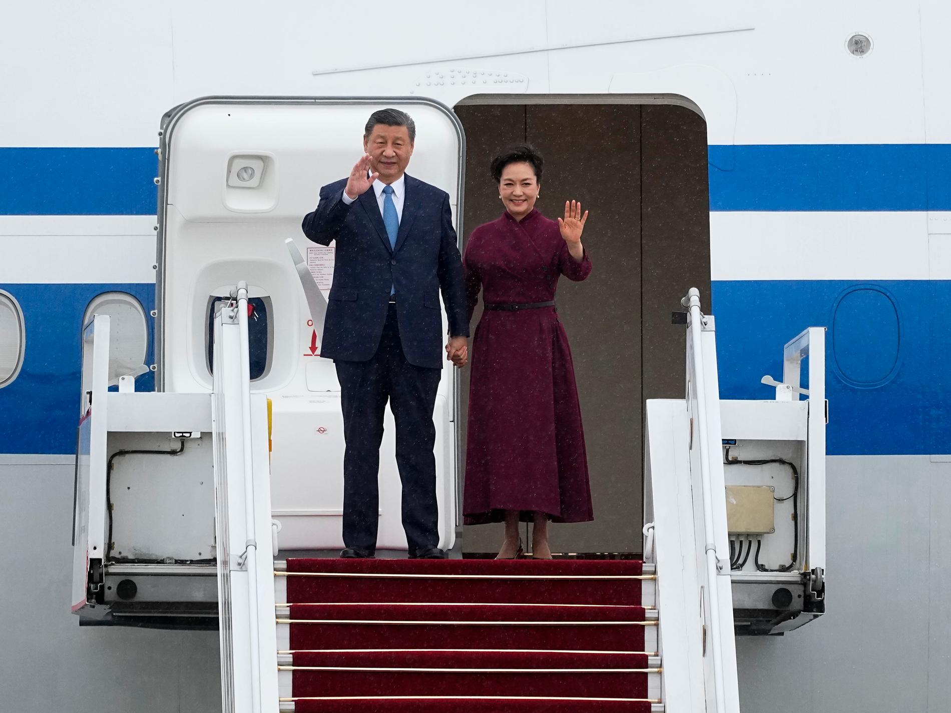 Xi Jinping har landat i Frankrike