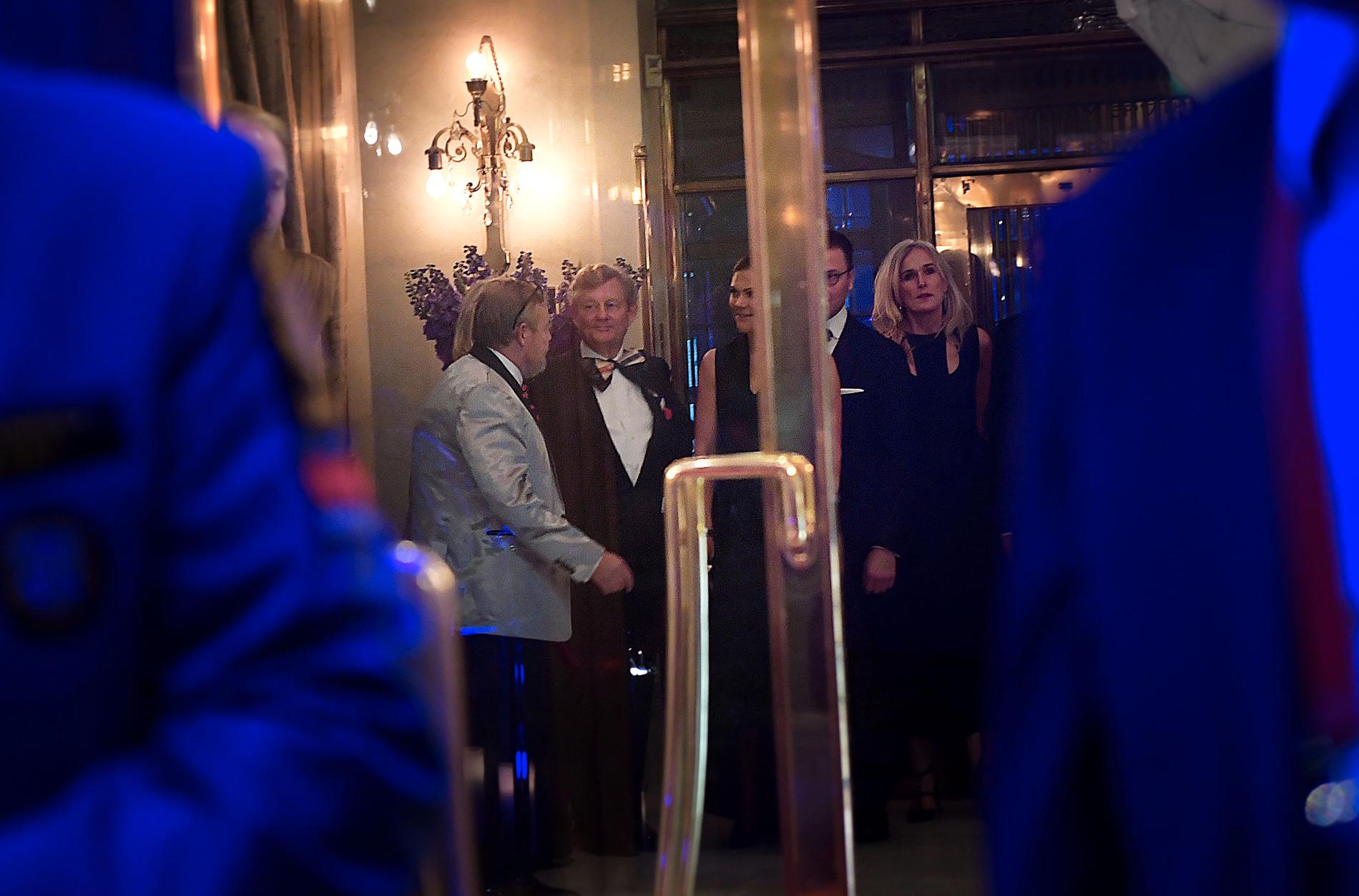 Familjen Wallenberg tar emot när gästerna anländer till Investors 100-års fest på Grand Hotel i Stockholm.