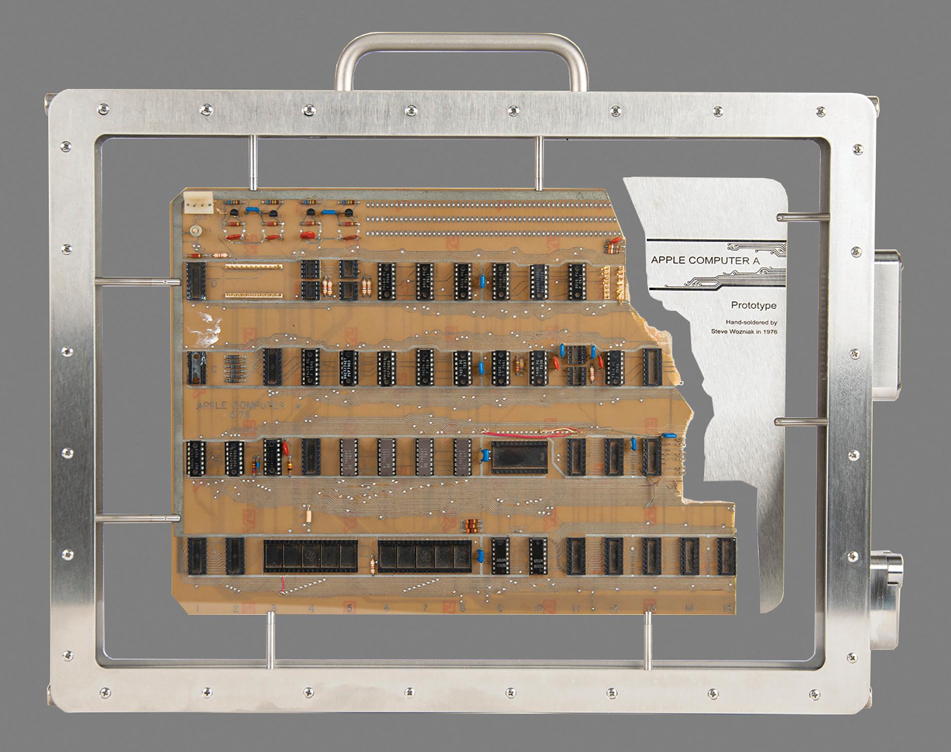 En autentisk prototyp till en Apple 1-dator från 1970-talet.