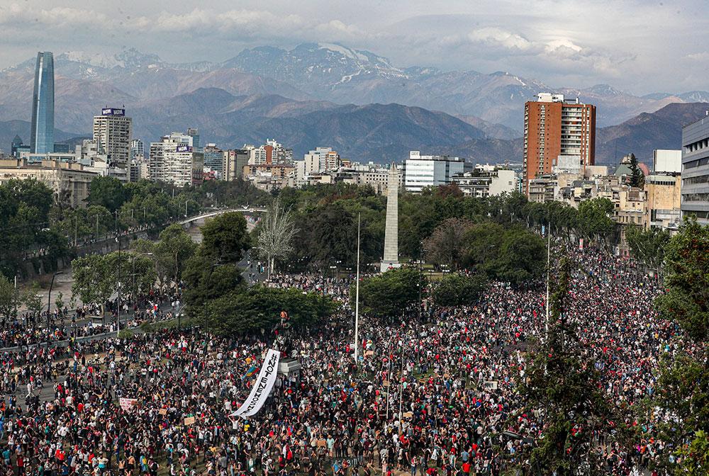 Massiva protester i Santiago, Chile.