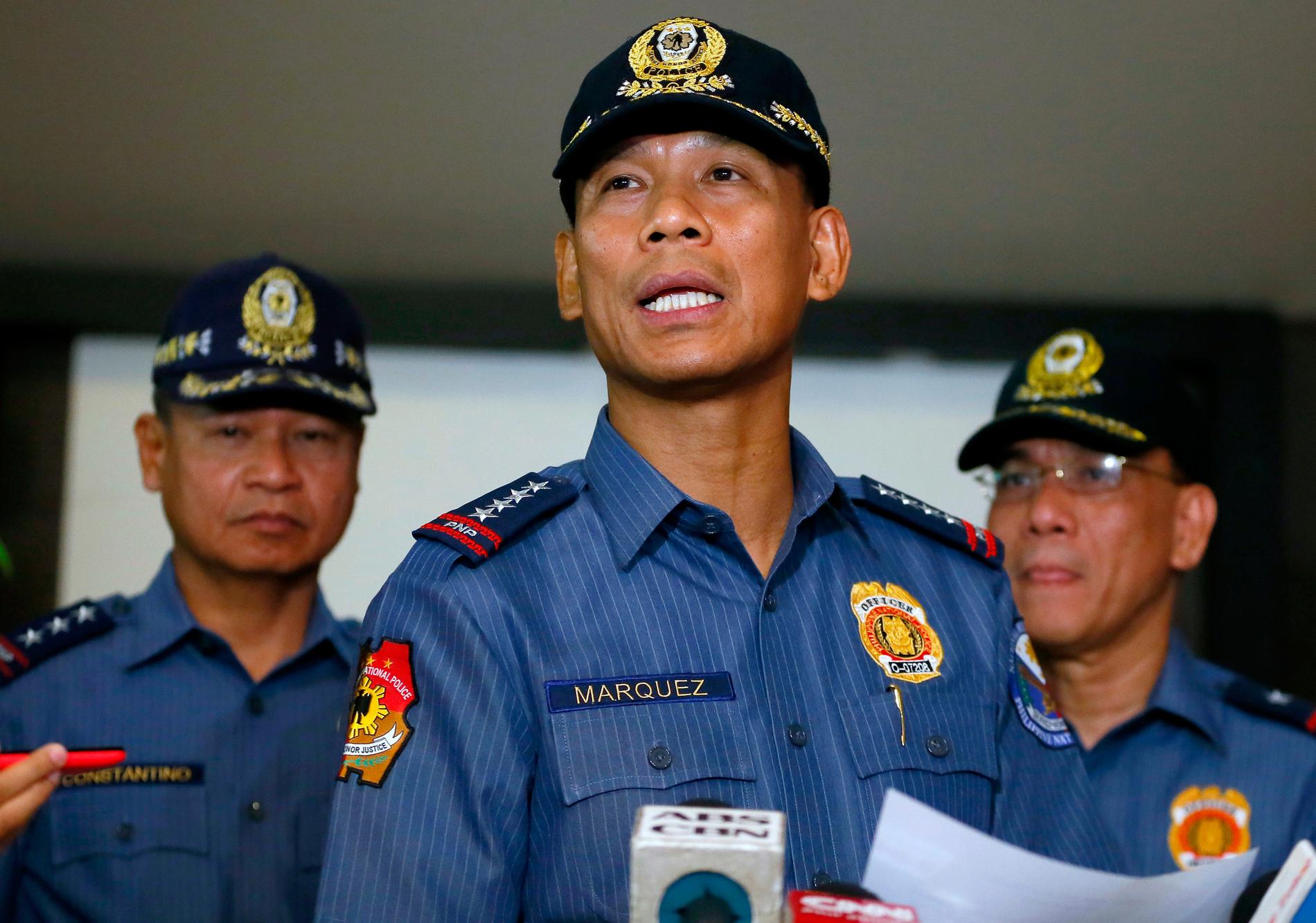 Ricardo Marquez, generaldirektör för Filippinernas nationella polis, läser ett gemensamt uttalanda från militären och polisen efter att kanadensaren John Ridsdel mördades av Abu Sayyaf-gerillan.