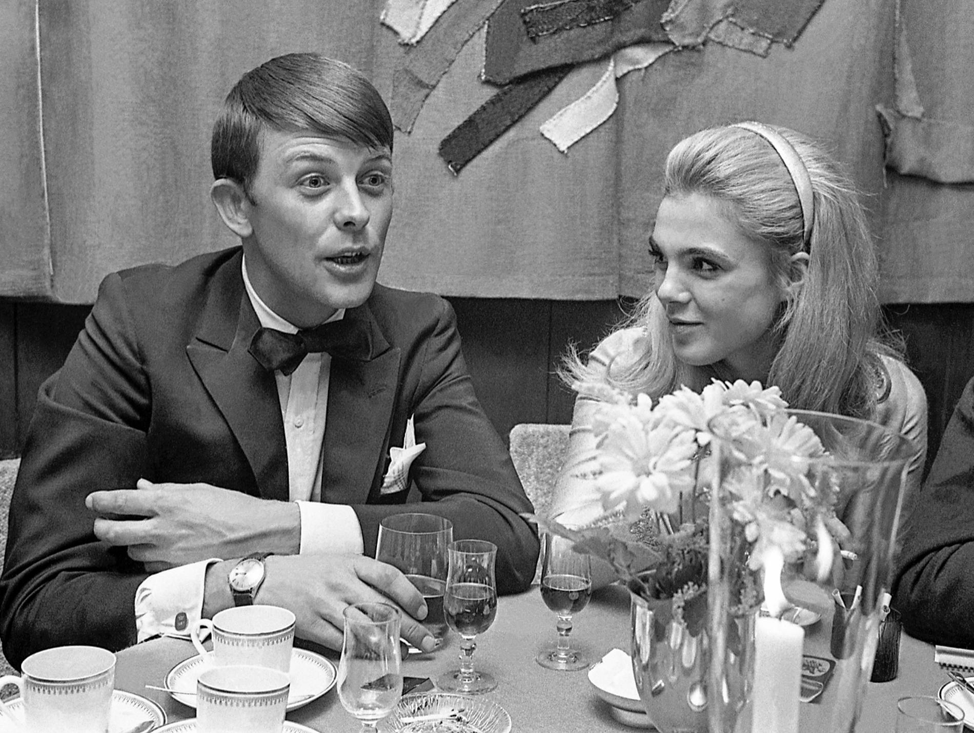 Sven-Bertil Taube och skådespelerskan Pia Degermark på Operakällaren i samband med Guldbaggegalan 1967. 