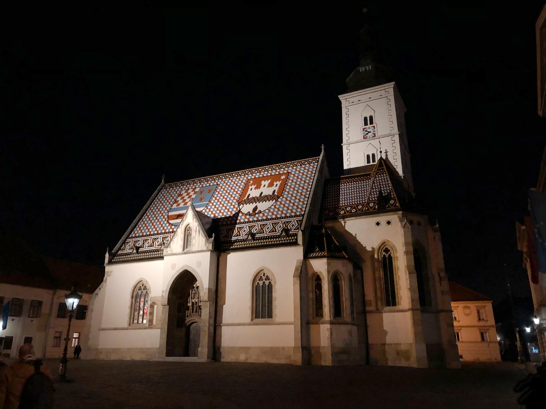 Kvällsmörkret skuggar Markuskyrkan utanför det kroatiska parlamentet i huvudstaden Zagreb. Den stadigt sjunkande befolkningen skapar huvudvärk i EU:s yngsta medlemsland.
