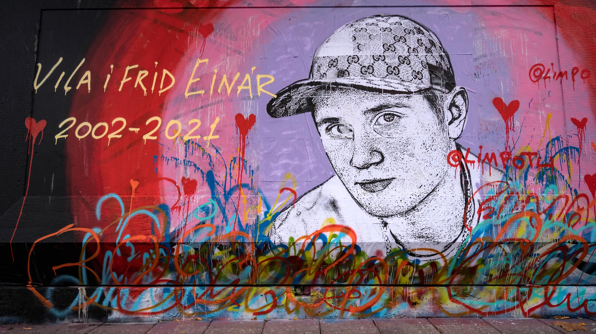 Graffiti till minne av mördade artisten Nils ”Einár” Grönberg. Han var 19 år när han sköts tills döds i oktober 2021. Arkivbild.