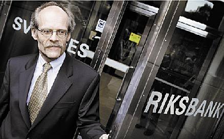 Ny på jobbet Riksbankschefen Stefan Ingves avser inte att lägga om penningpolitiken.