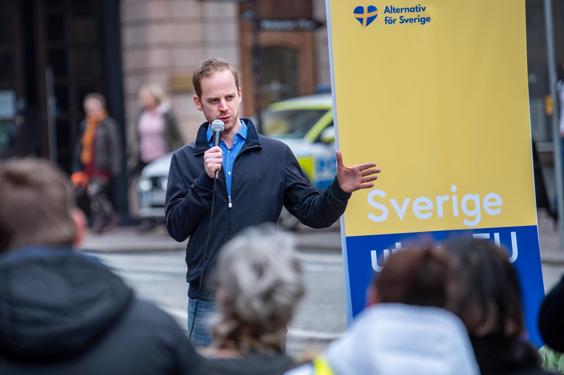 Gustaf Kasselstrand, Alternativ för Sverige, bekräftar de har polisanmälts.  (Bilden är tagen vid ett annat tillfälle.)