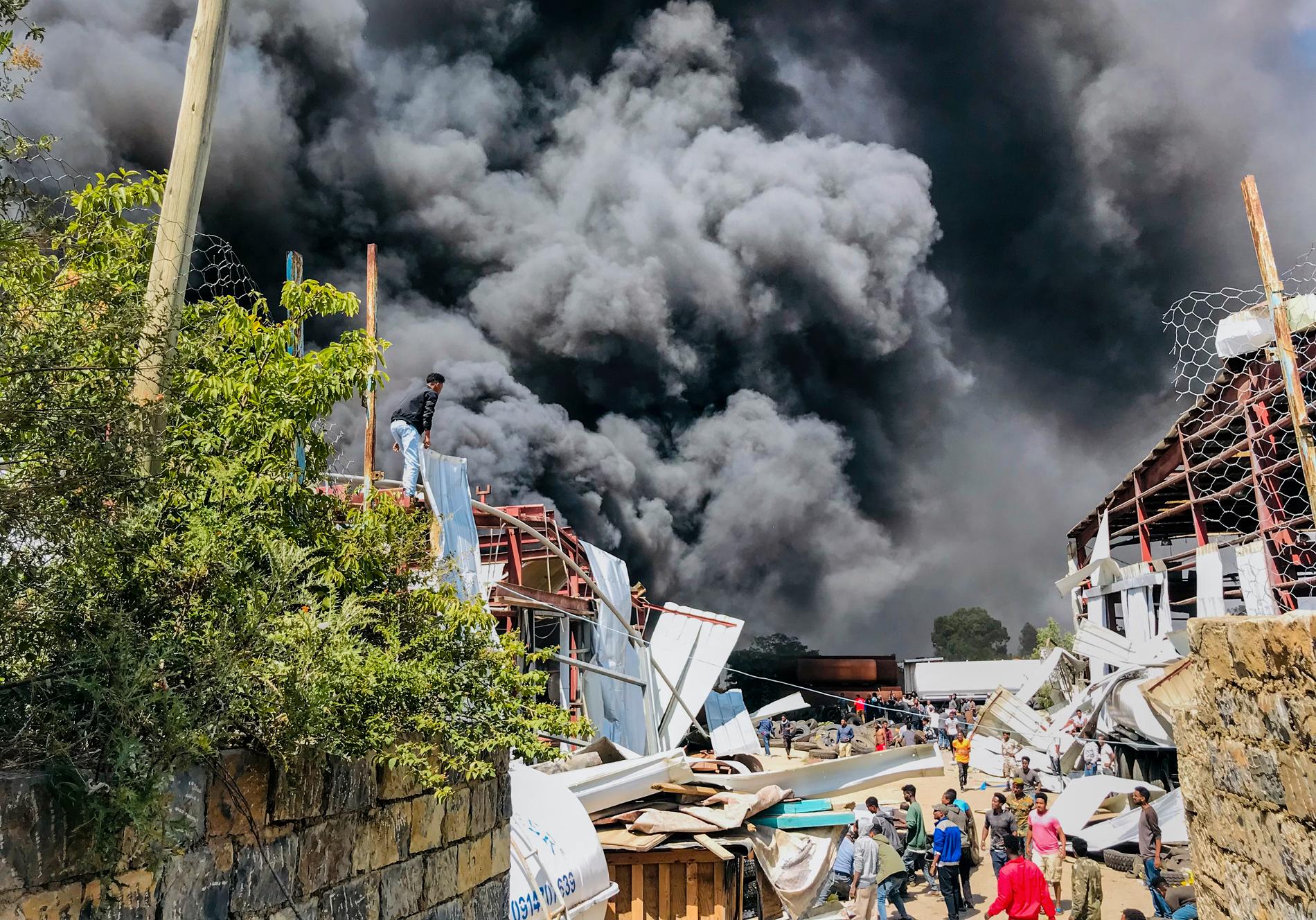 Rök efter ett flyganfall i Mekele, huvudstad i Tigrayprovinsen. 