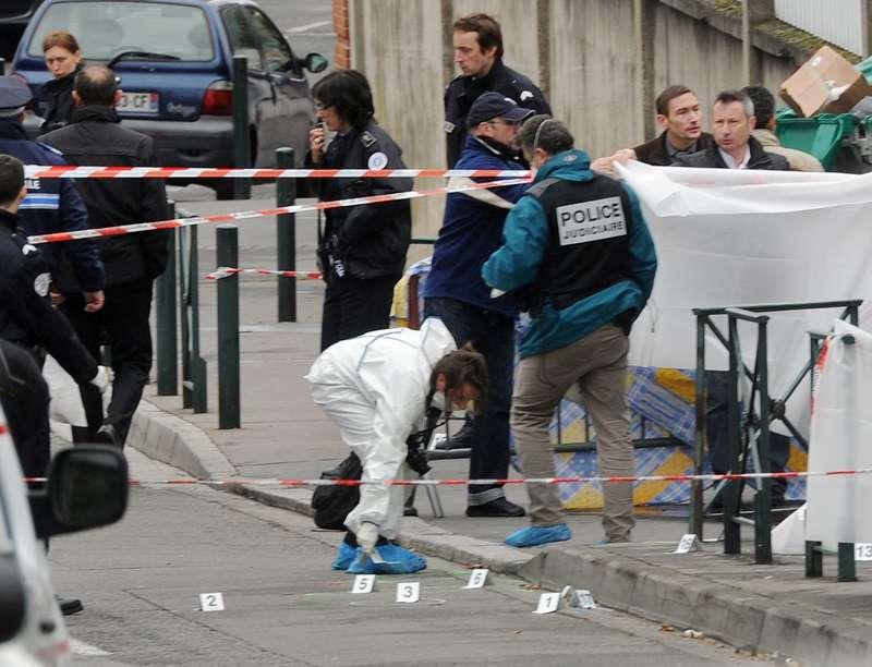 ”SKÖT PÅ ALLT HAN KUNDE SE”  Tidigt på morgonen slog gärningsmannen till mot skolan i franska Toulouse. Enligt ögonvittnen öppnade han plötsligt eld mitt på skolgården. En man och tre barn dog i attacken.Foto