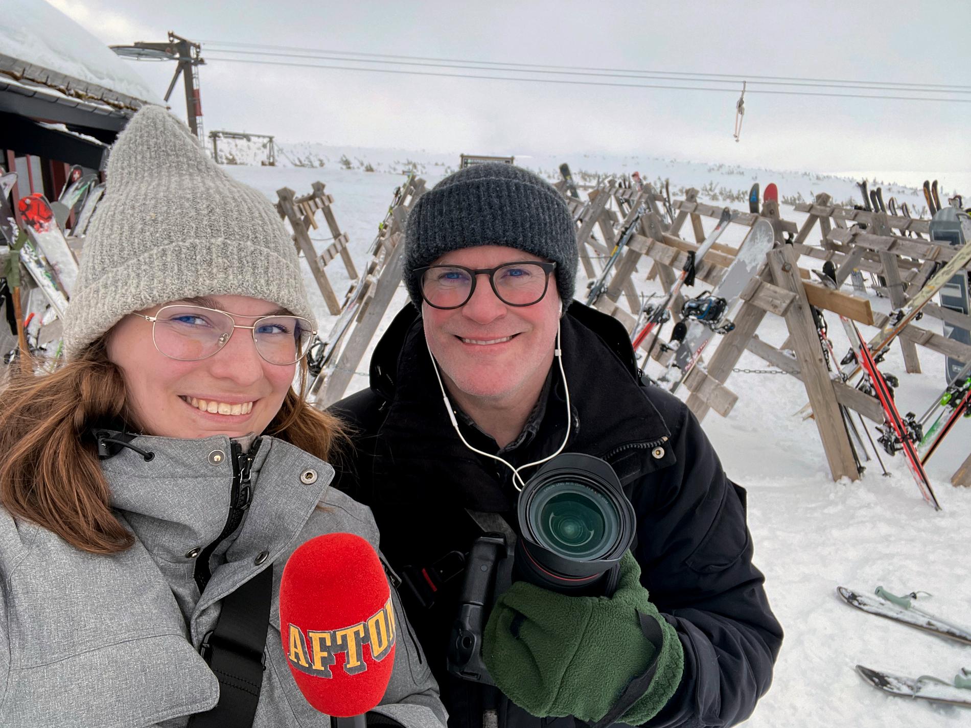 Aftonbladets team i Sälen: Reporter Nora Fernstedt och fotograf Magnus Sandberg. 