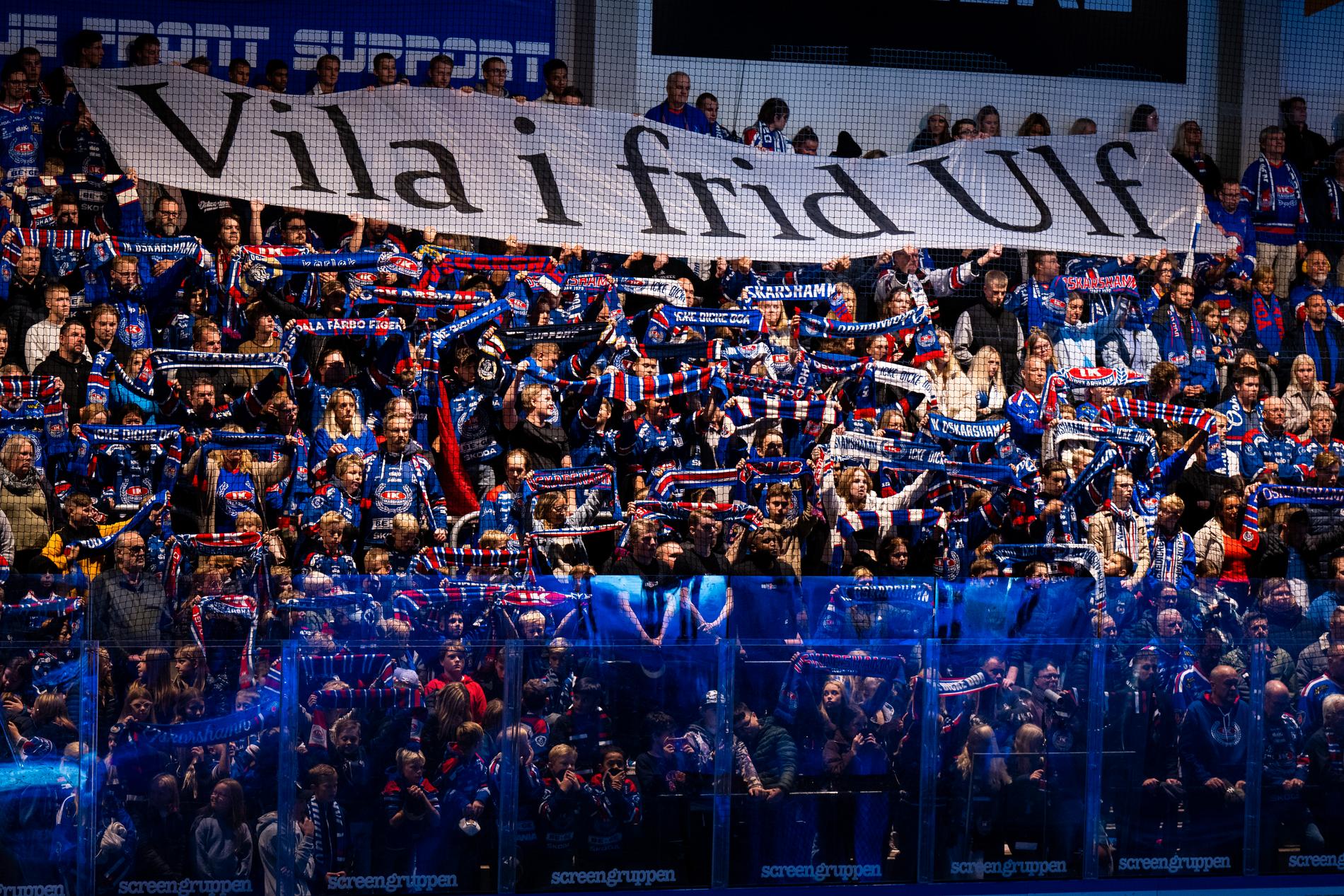 Favoritlaget IK Oskarshamn och dess supportrar hyllade Ulf vid ishockeymatchen mot Frölunda den 29 september förra året.