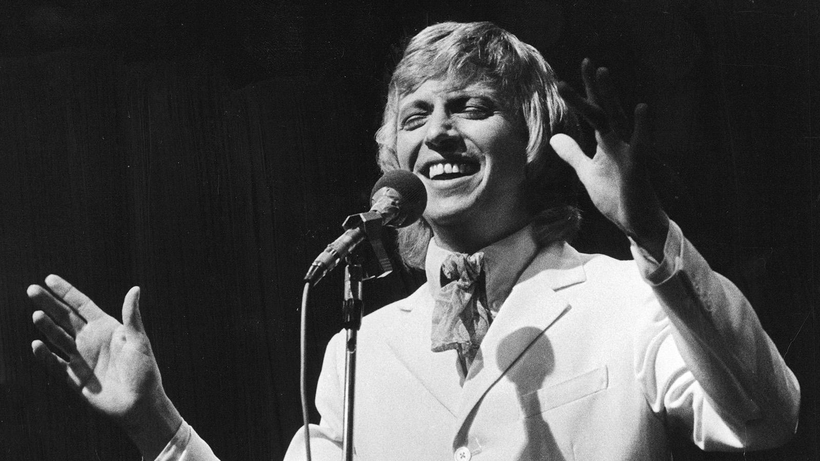 Tommy Steele under ett uppträdande på Berns i Stockholm 1971. 