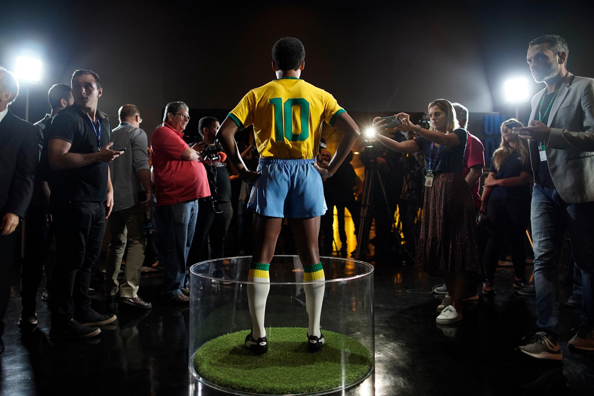 Pelé står staty vid Maracana-stadion.