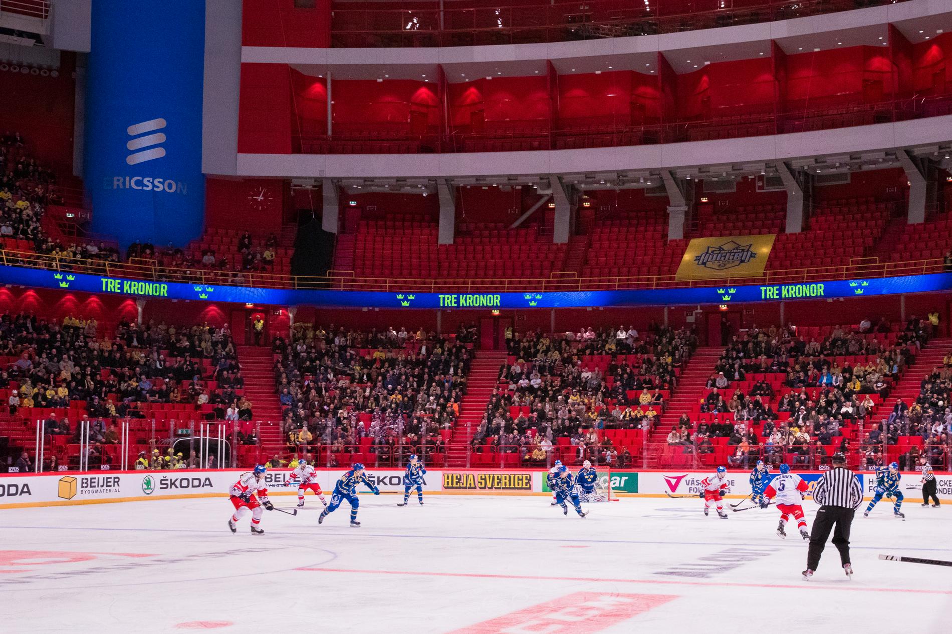 Händelsen ska ha inträffat i samband med mötet mellan Tjeckien och Sverige i Beijer hockey games i februari.