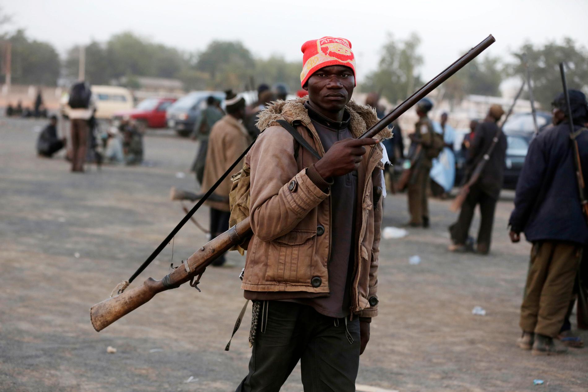 Många civila har beväpnat sig kampen mot terrorrörelsen Boko Haram i Nigeria och gränsområdena i Tchad, Niger och Kamerun. Natten till onsdagen anföll en grupp som tros tillhöra Boko Haram en militärpostering i Niger. Arkivbild.
