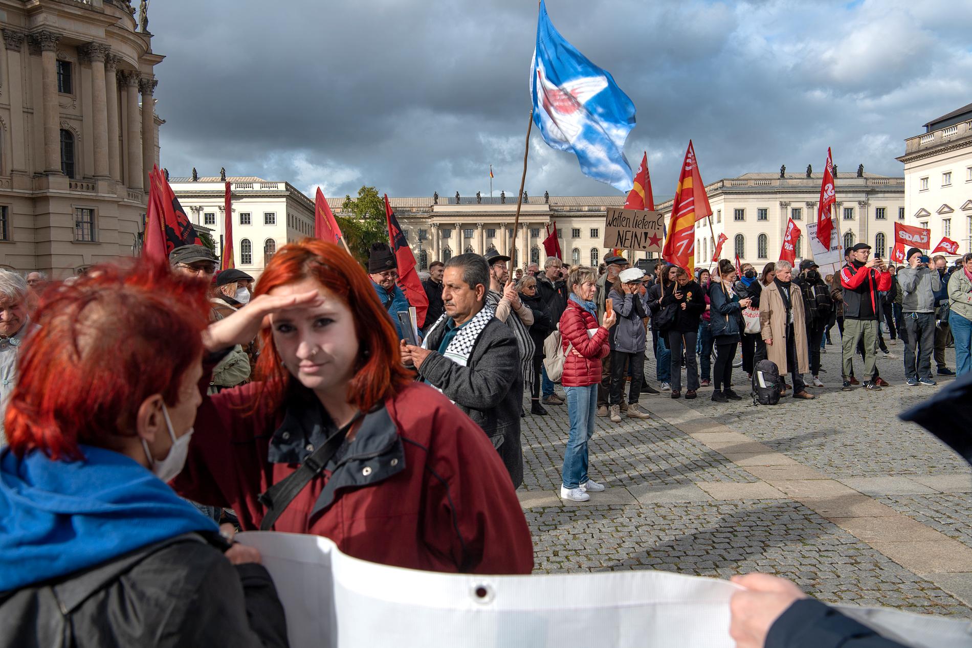 Över hela Tyskland demonstrerar människor mot ökade levnadsomkostnader.