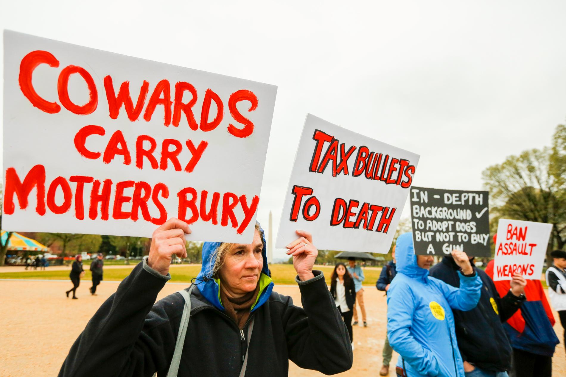 Demonstranter i Washington kräver skärpta vapenlagar, den 24 mars 2023.