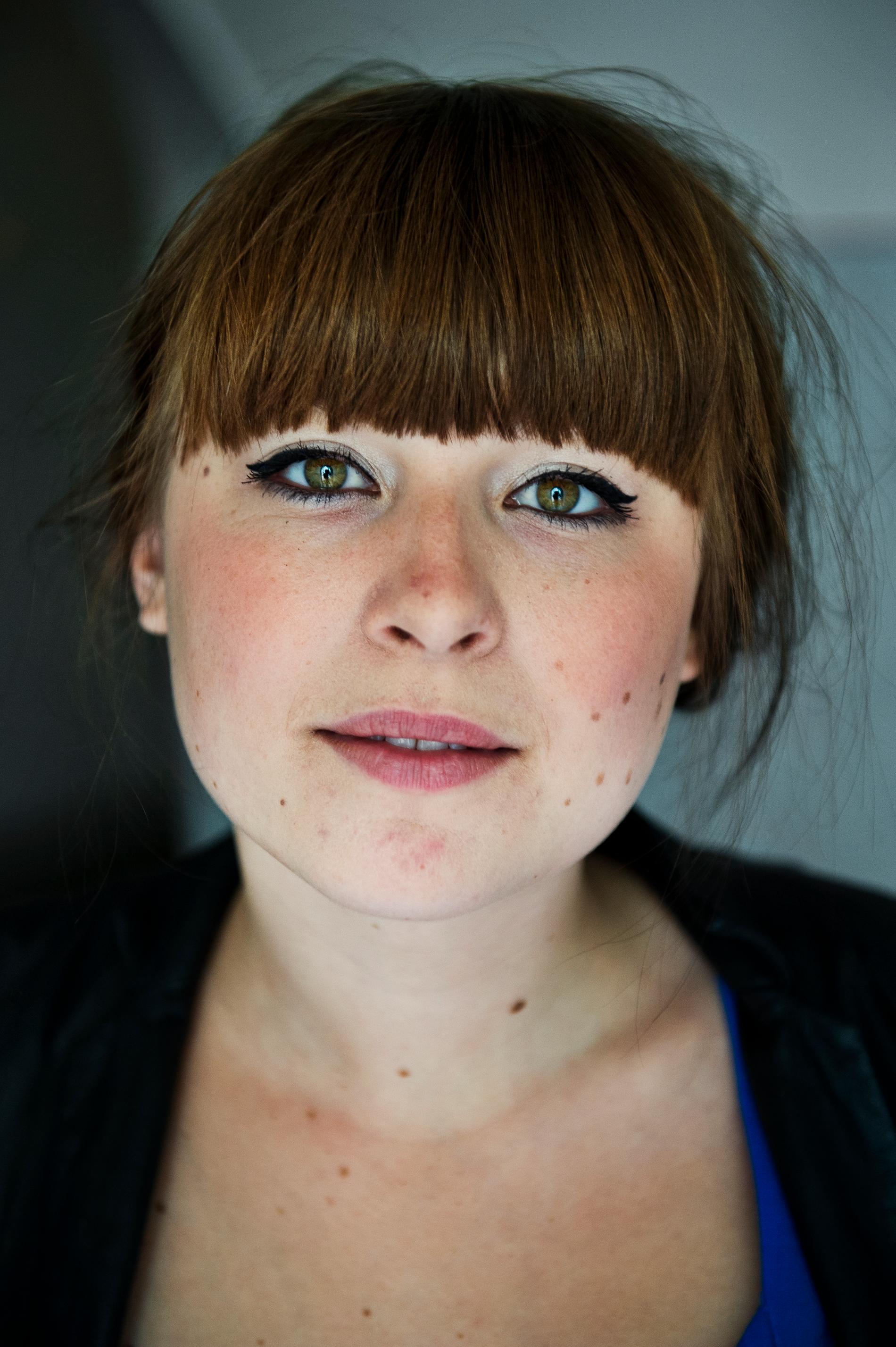 Linnea Henriksson sjunger om kraschad kärlek på sin soloskiva.