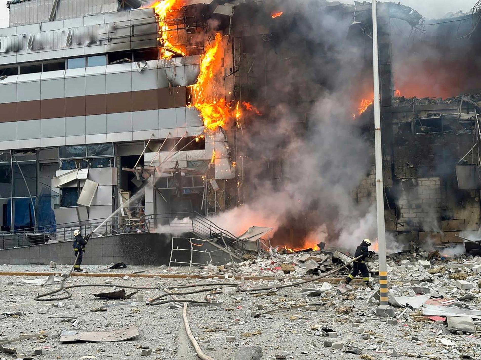 27 personer dog och 144 skadades i attackerna.