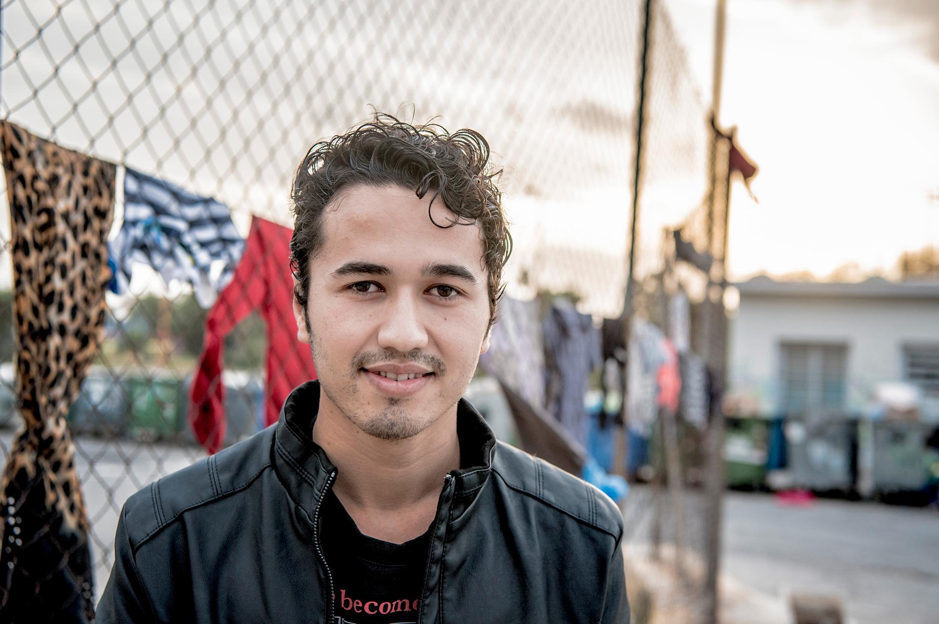 Samin 19, från Afghanistan har försökt ta sig över gränsen till Makedonien flera gånger. Nu har han suttit i åtta månader i ett flyktingläger utanför Atens gamla flygplats Hellenikon.