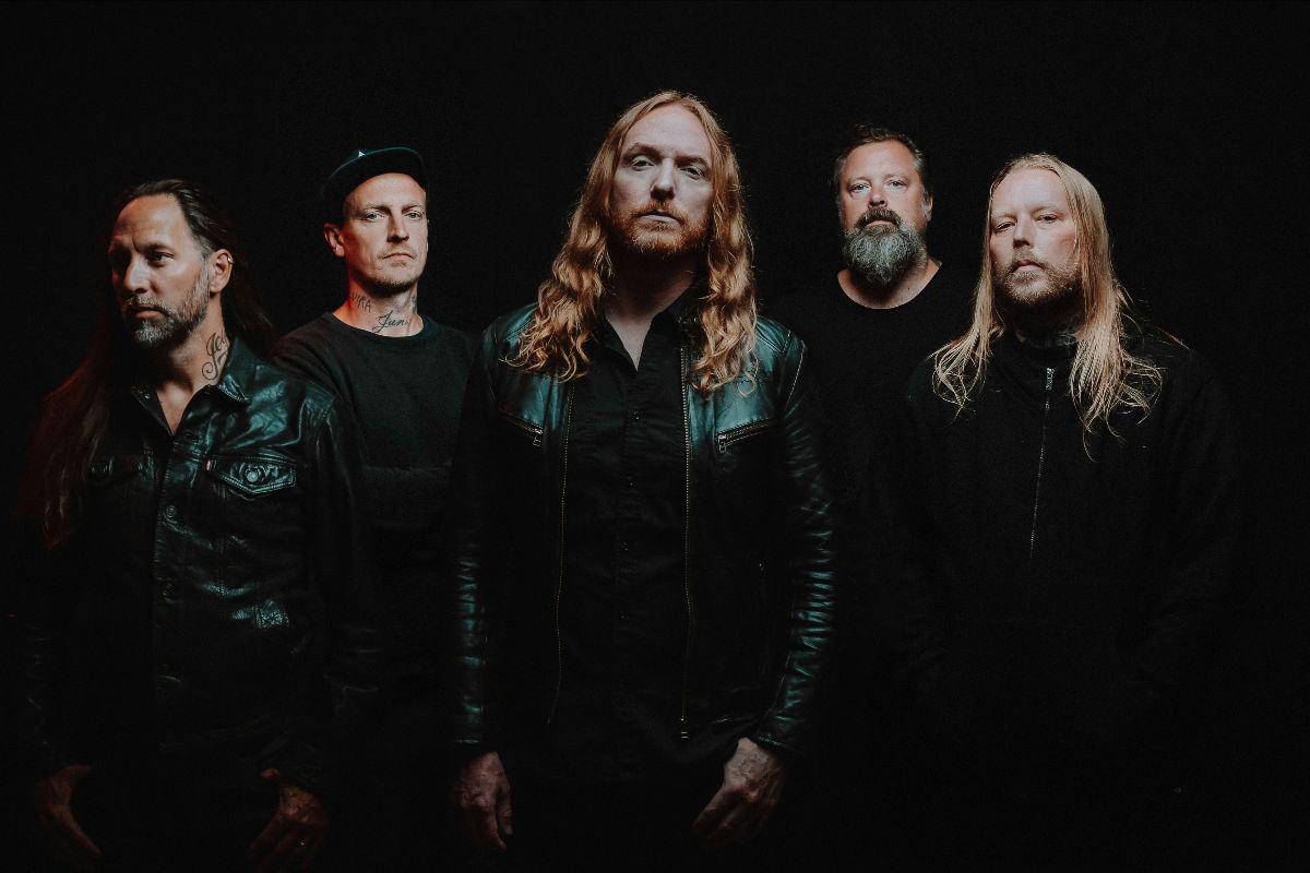 Niclas Engelin (gitarr), Daniel Svensson (trummor), Mikael Stanne (sång), Peter Iwers (bas) och Jesper Strömblad (gitarr) utgör The Halo Effect som debuterar med albumet ”Days of the lost”.