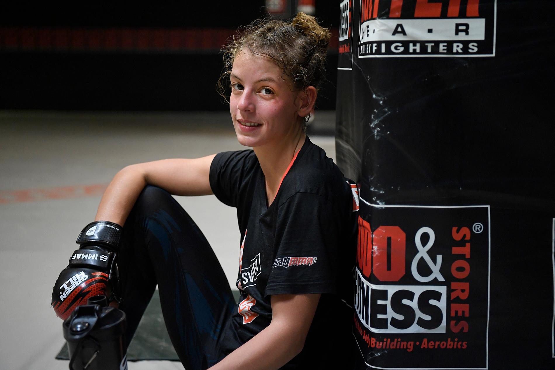 Anna Astvik tog guld i amatör-VM i MMA i Bahrain 2018.