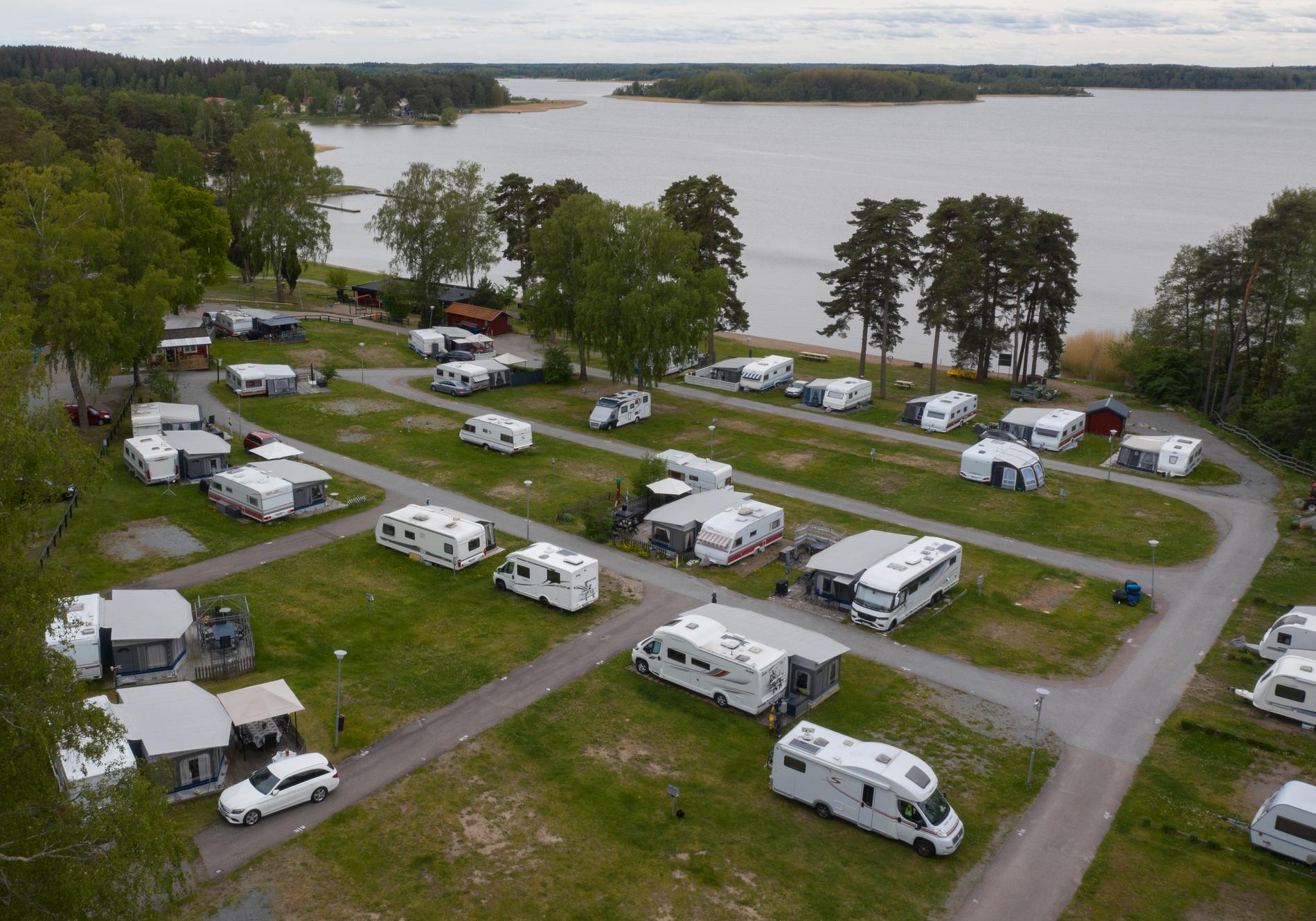 Husbilar och husvagnar vid Bredsands camping utanför Enköping. Arkivbild.