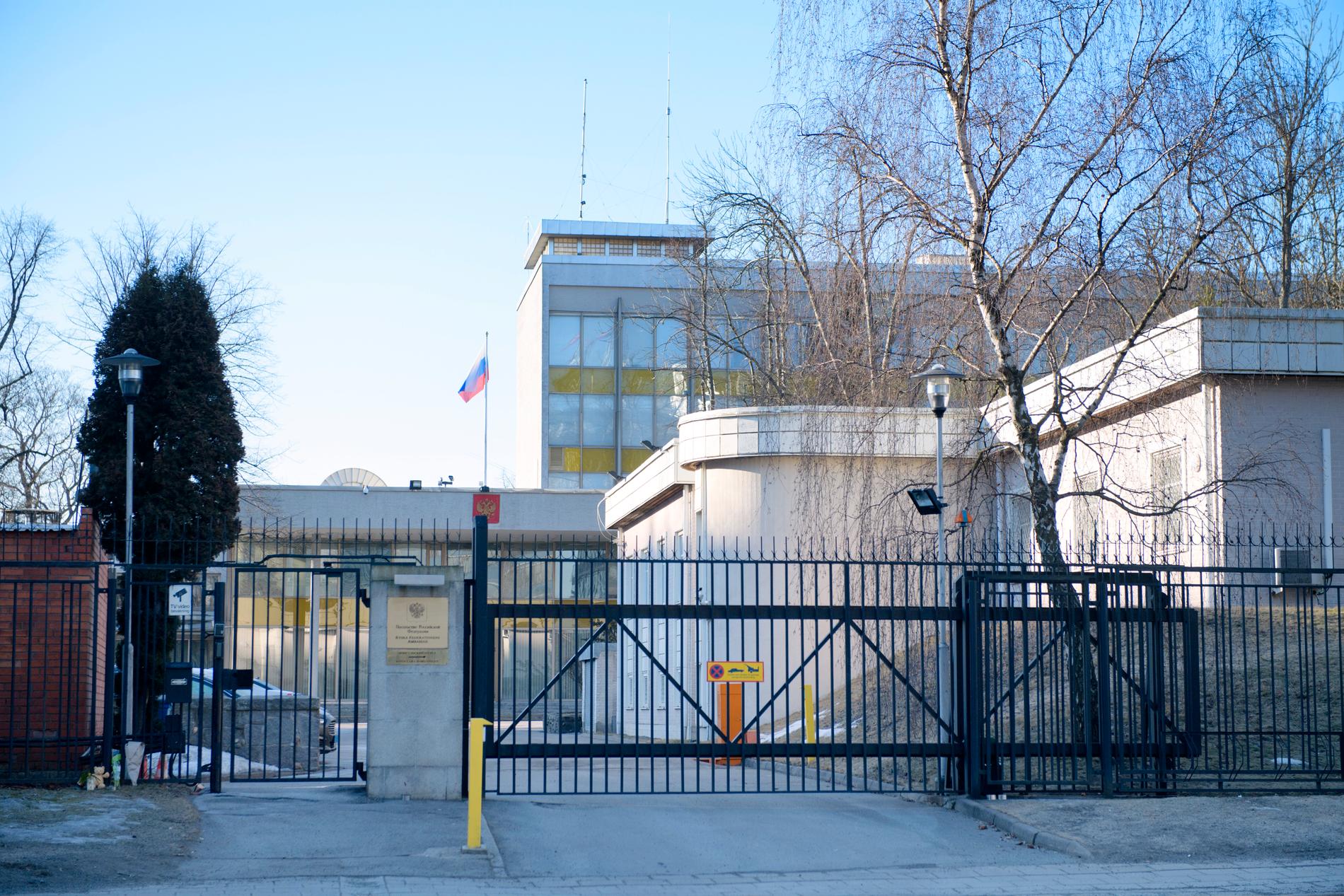 Ryska ambassaden på Gjörwellsgatan i Stockholm. Enligt Säpos bedömning bedriver var tredje rysk diplomat i Sverige underrättelseverksamhet. Arkivbild.
