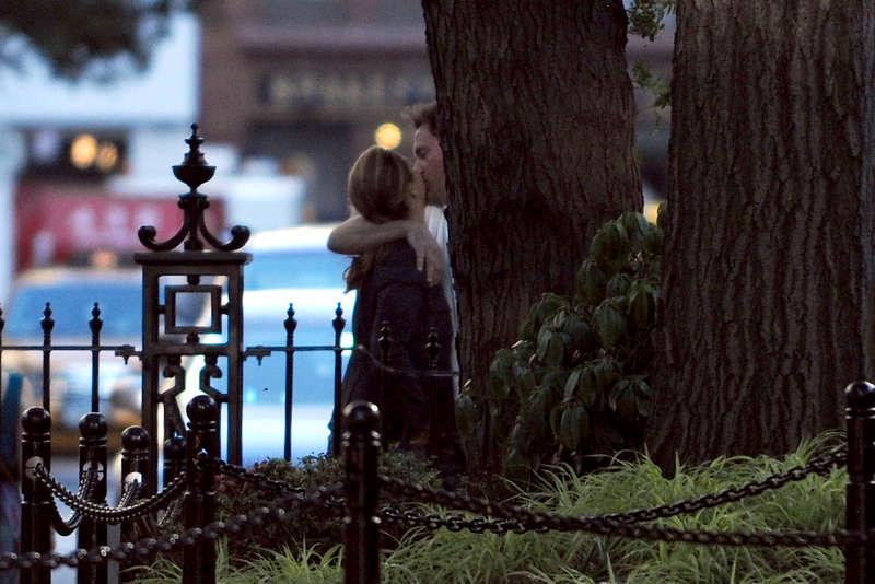 Madeleine och Chris fångas på bild under en dejt i New York.