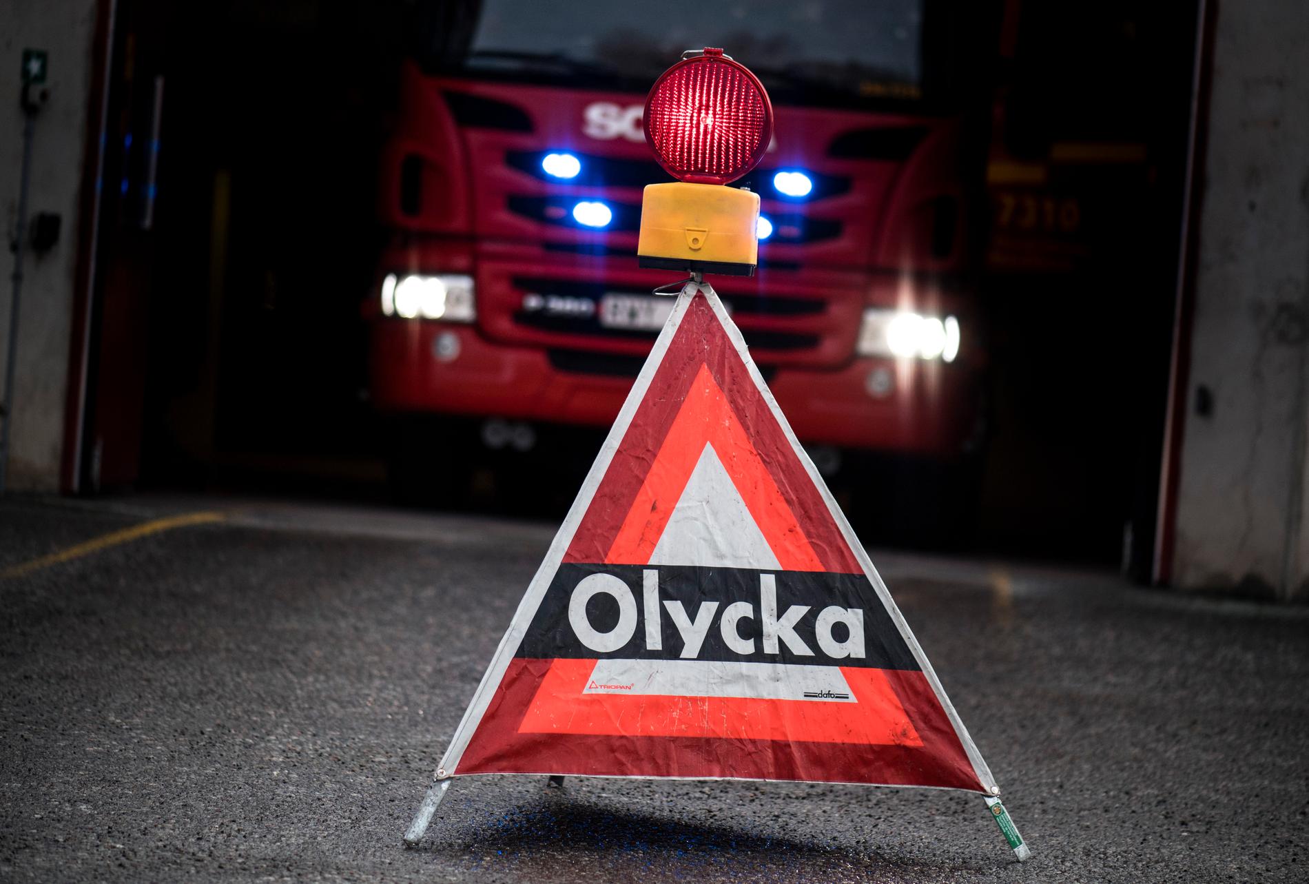 En kvinna är allvarlig skadad efter en olycka utanför Hässleholm.